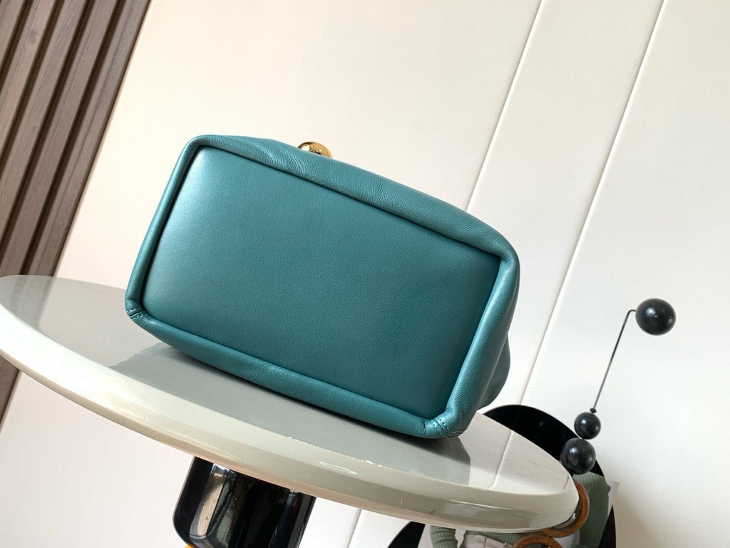 LW Squeeze Leather