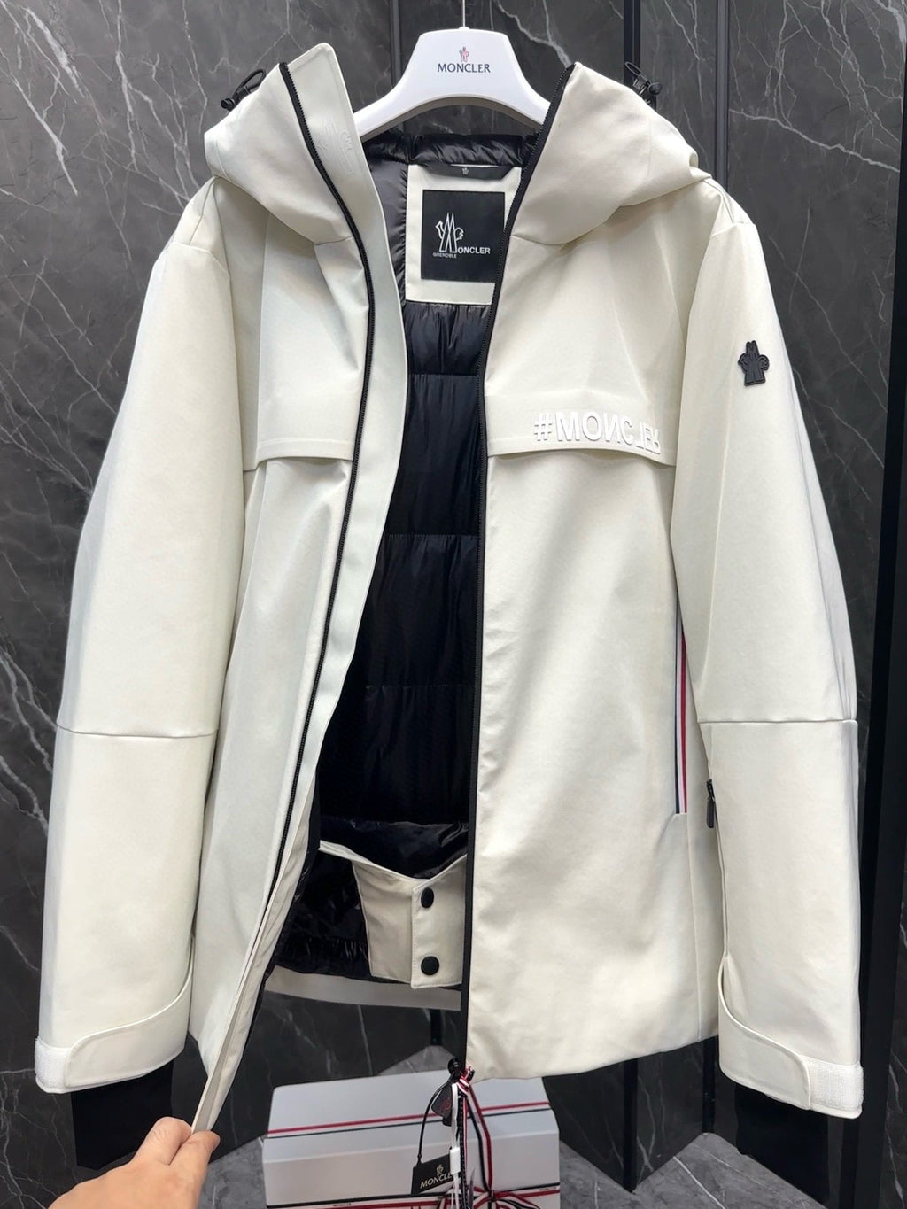 MNC Windbreaker