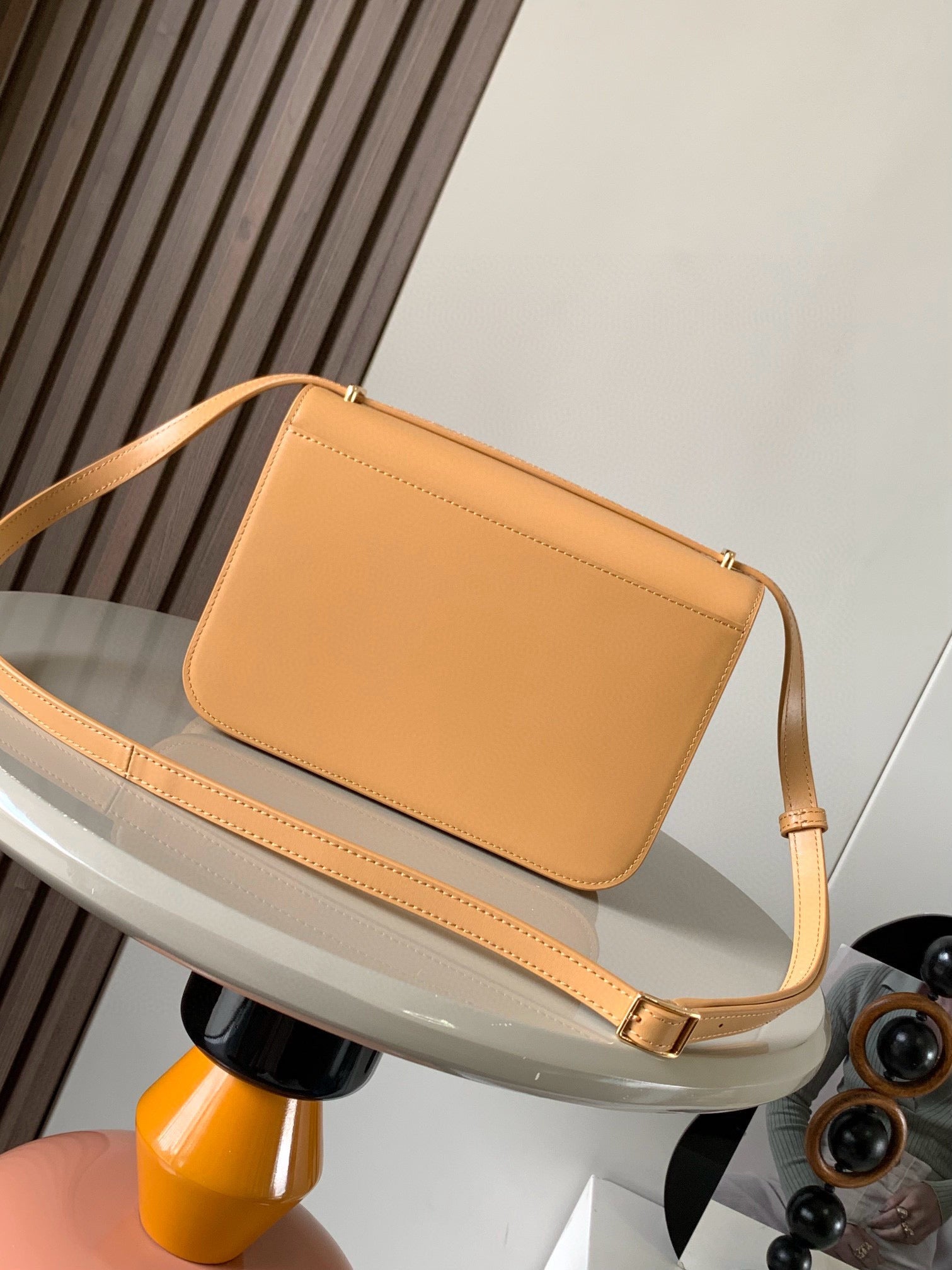 LW Goya Leather