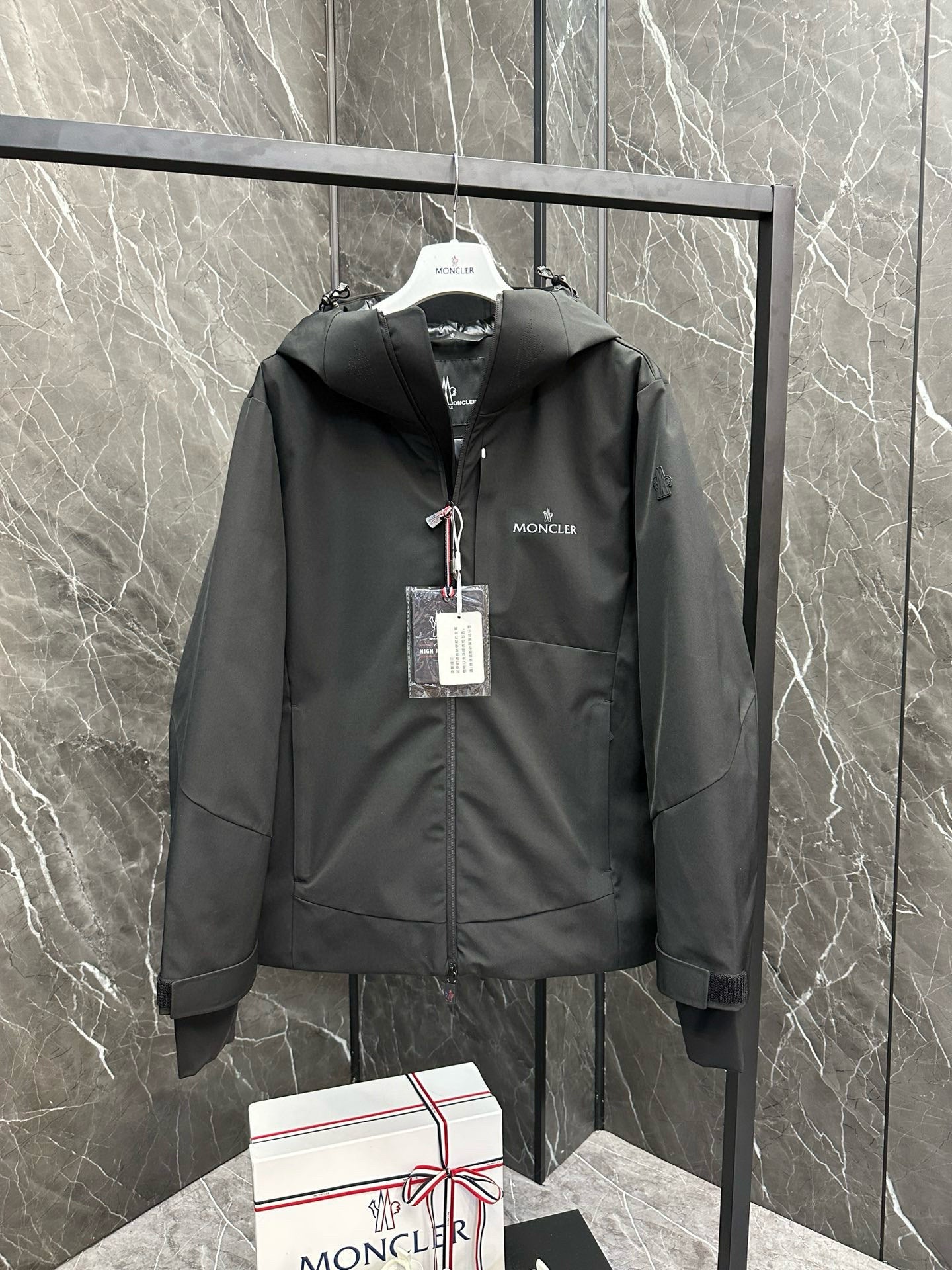 MNC Windbreaker