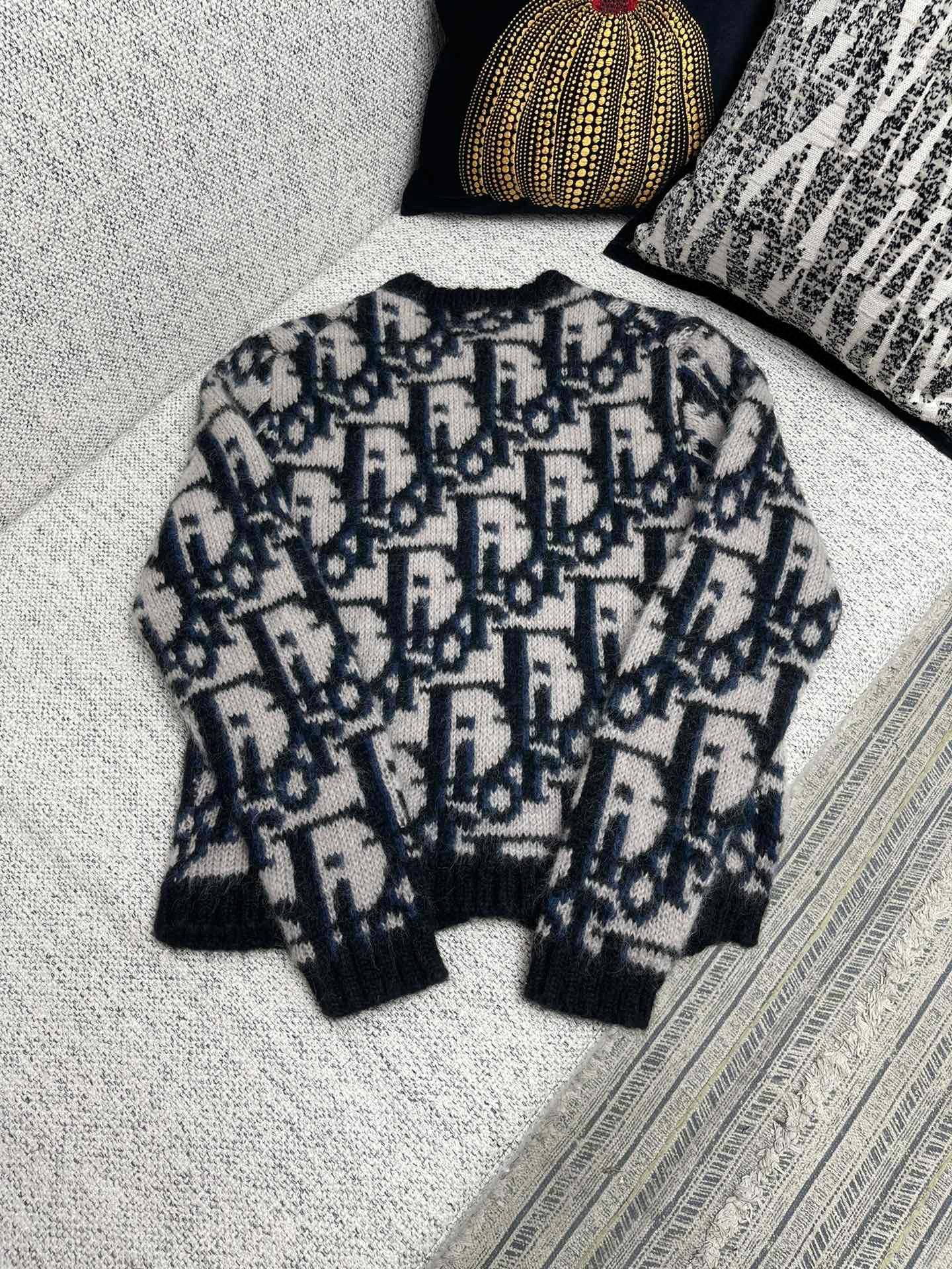 CD Sweater