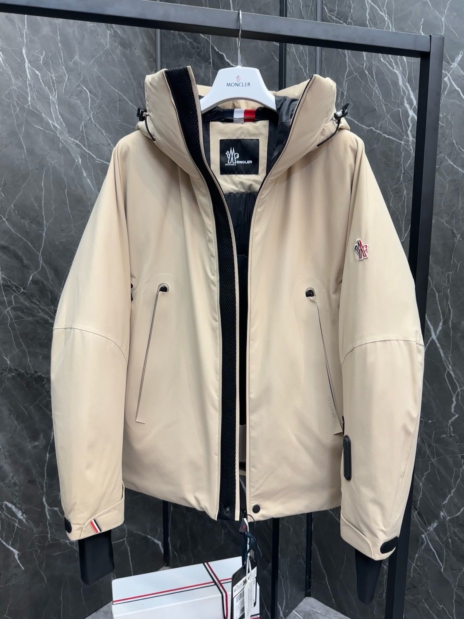 MNC Windbreaker
