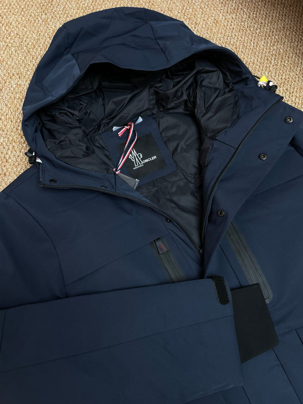 MNC Windbreaker
