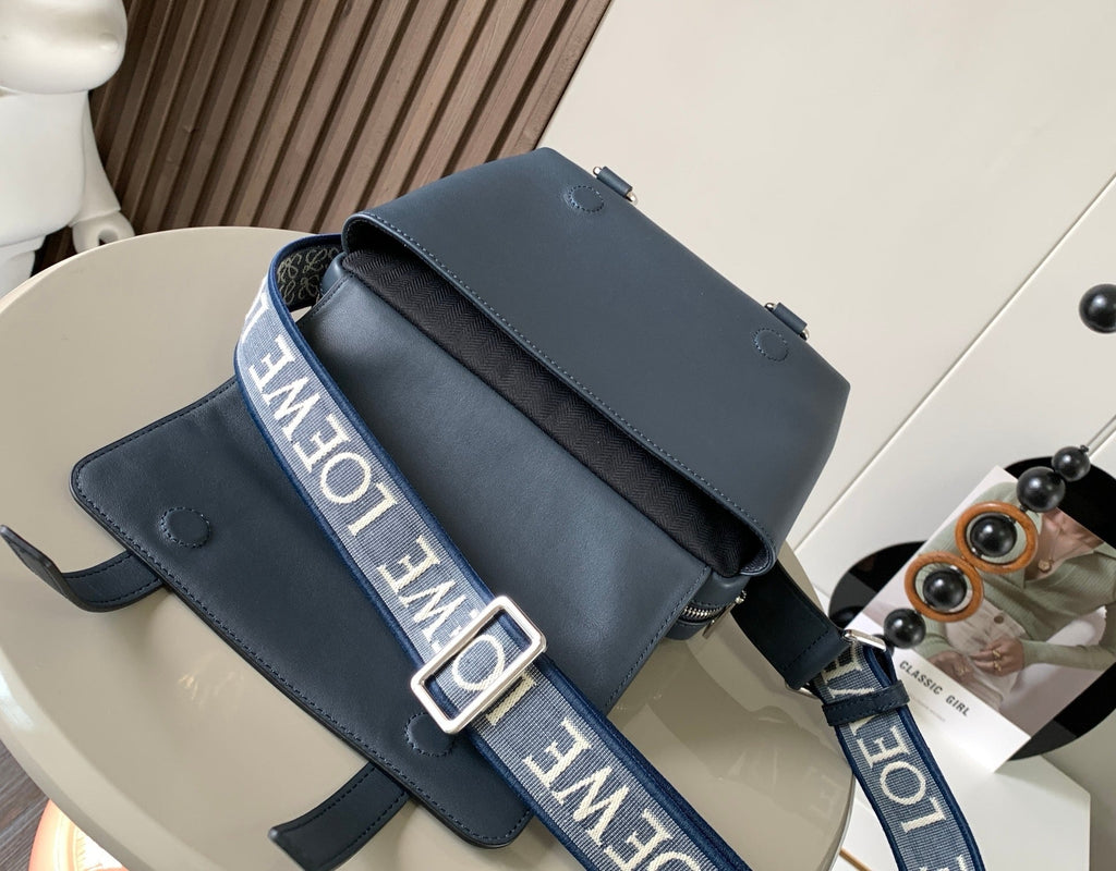 LW Messenger Bag