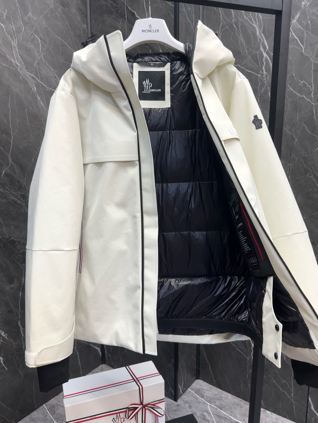 MNC Windbreaker