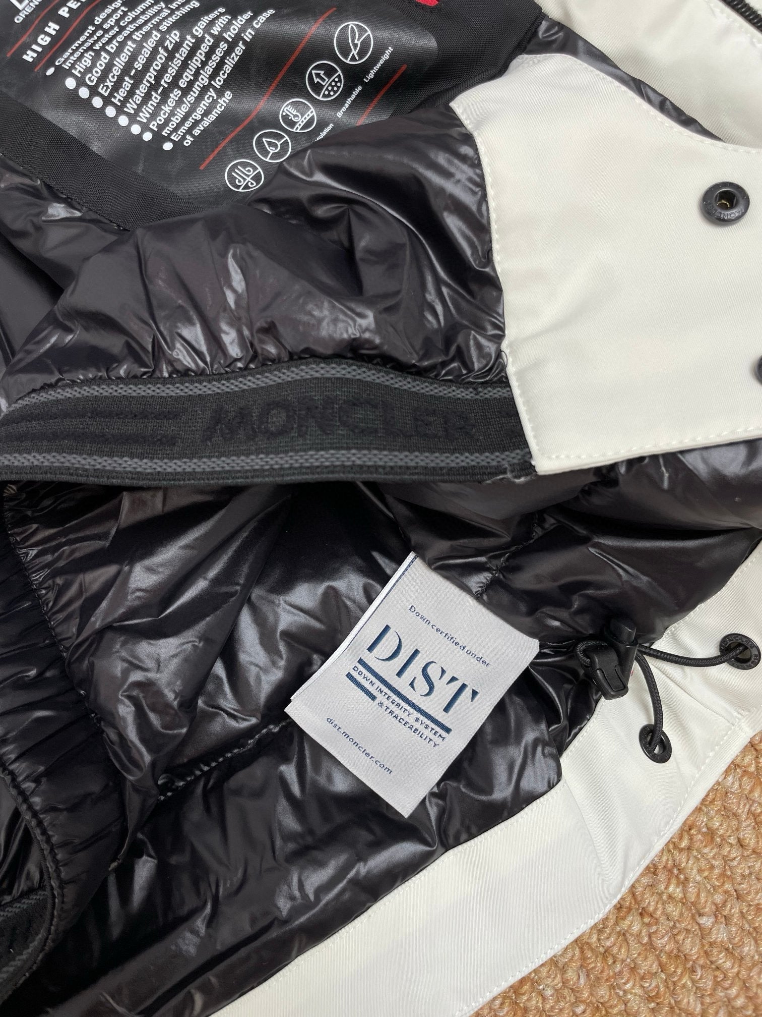 MNC Windbreaker