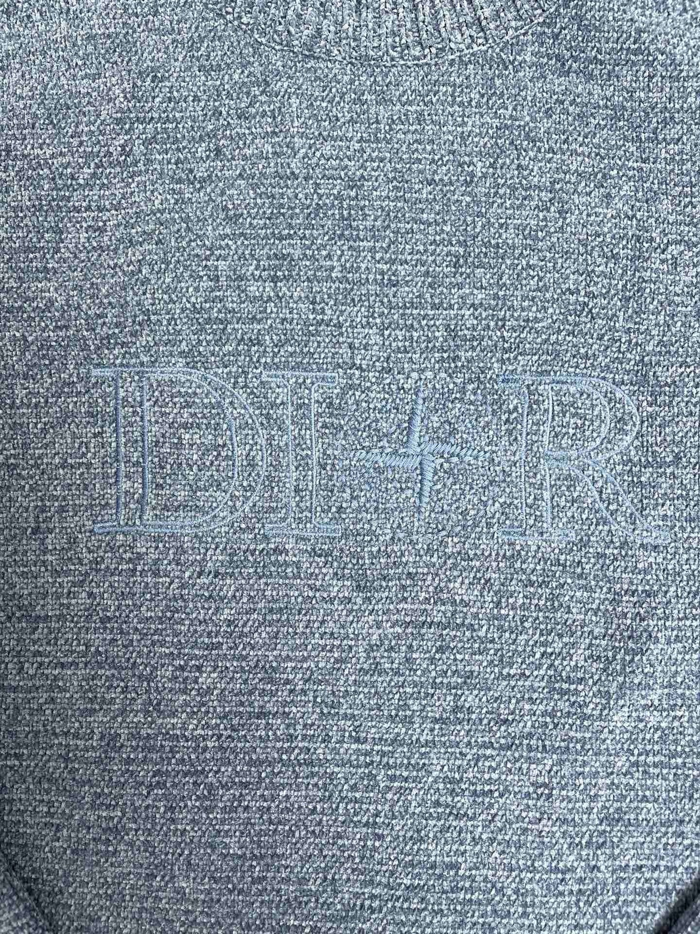 CD Sweater