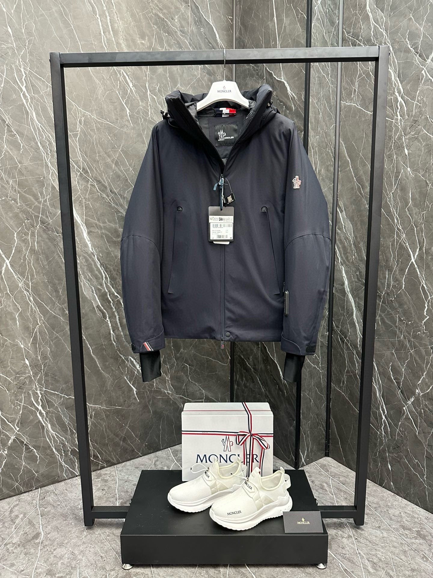 MNC Windbreaker