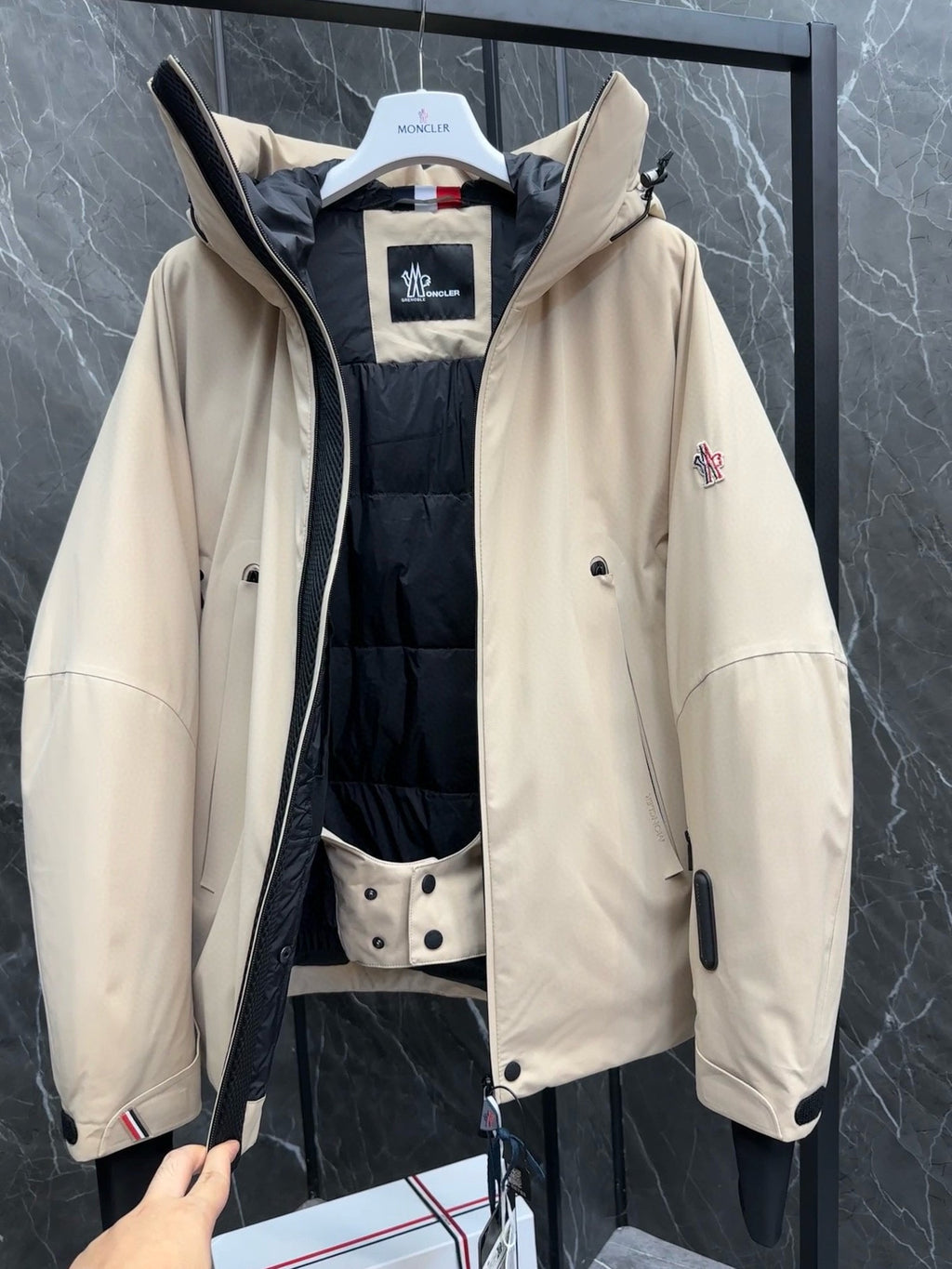 MNC Windbreaker