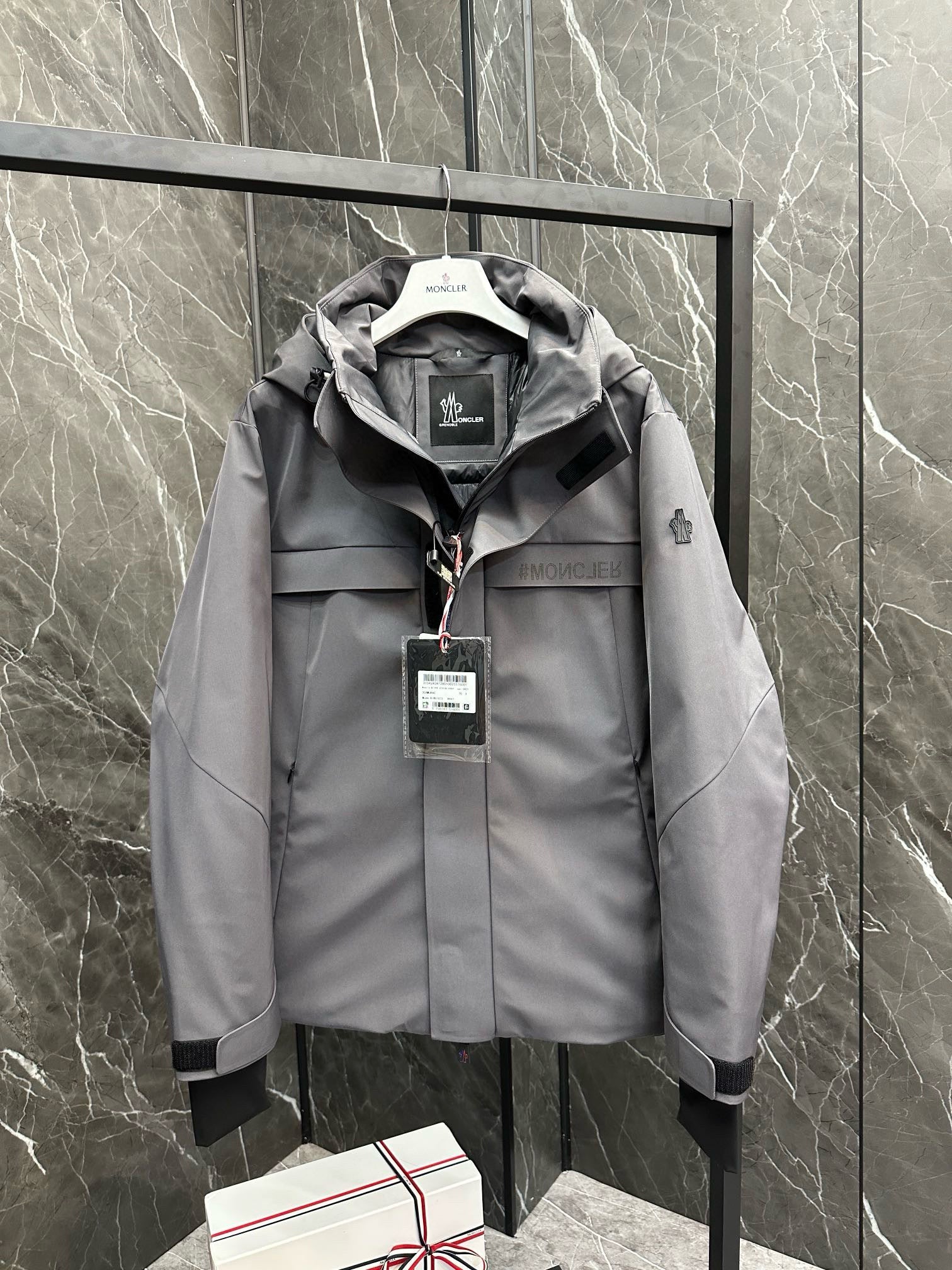 MNC Windbreaker