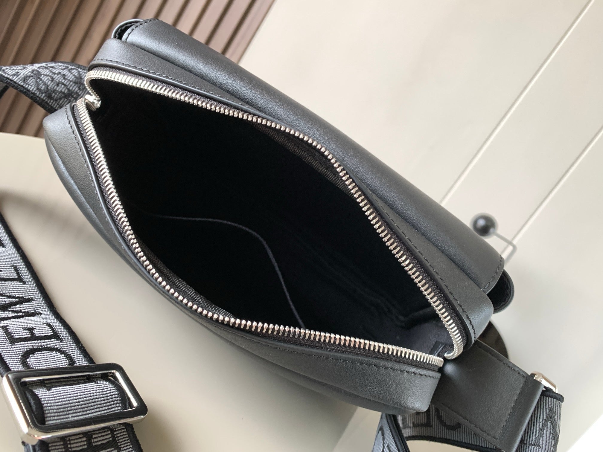 LW Messenger Bag