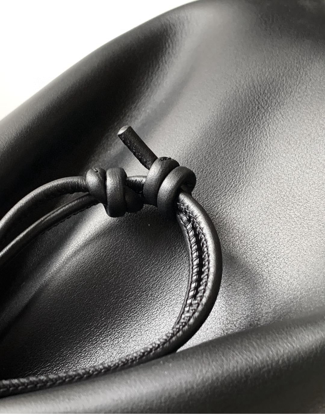 LW Pebble Leather