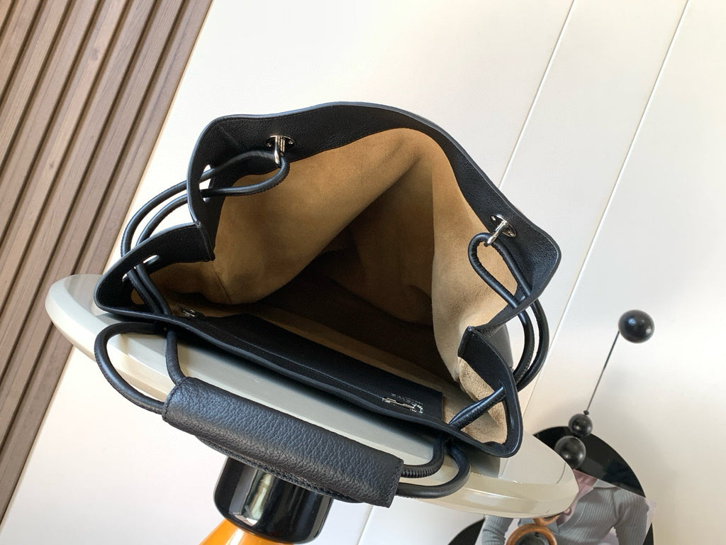 LW Pebble Leather