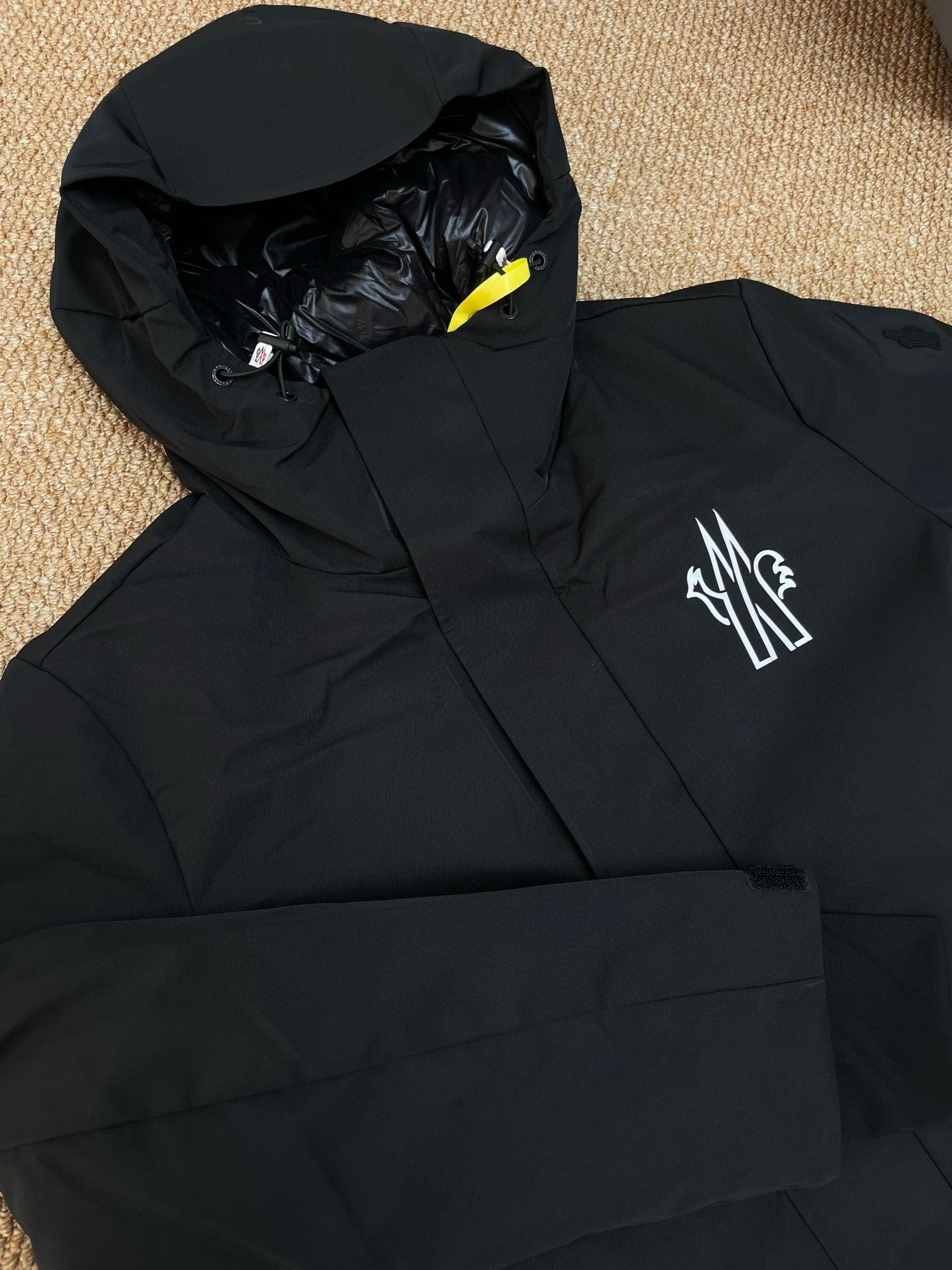 MNC Windbreaker