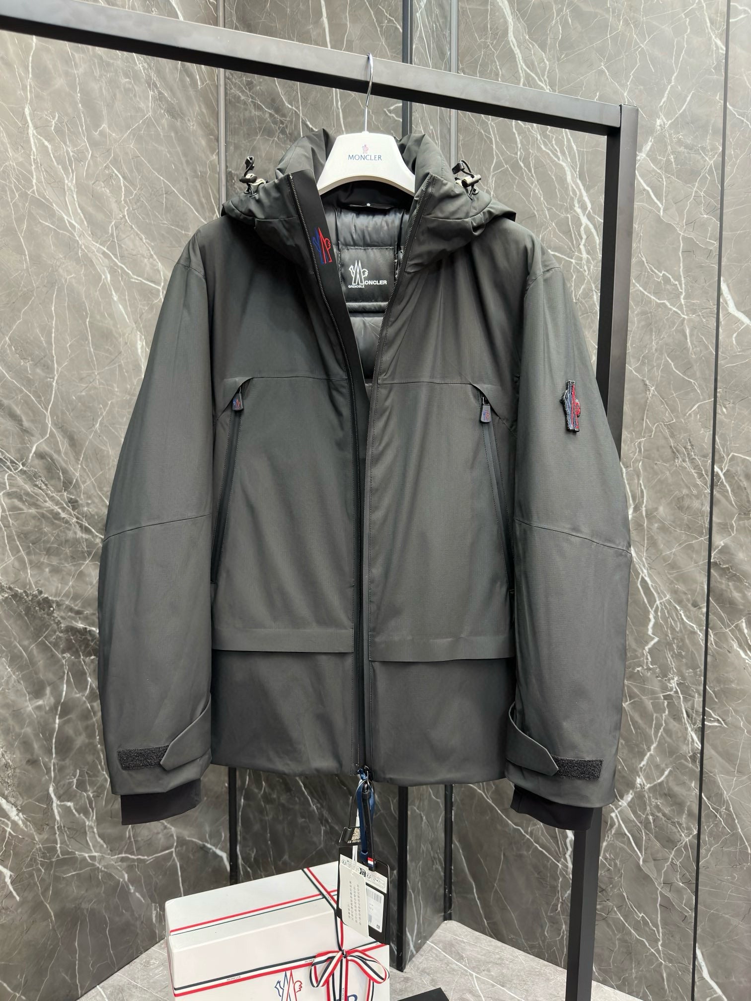 MNC Windbreaker