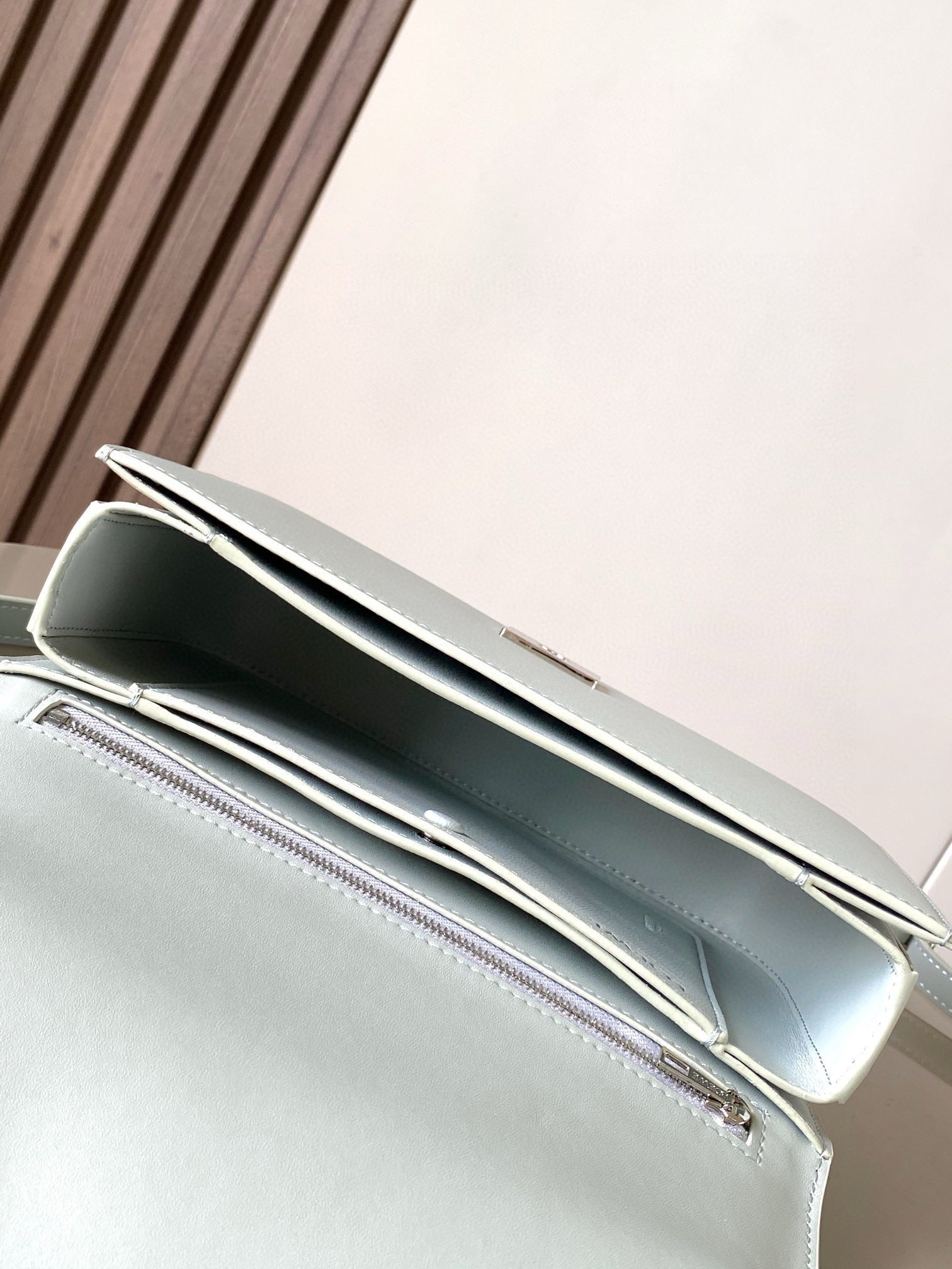 LW Goya Leather