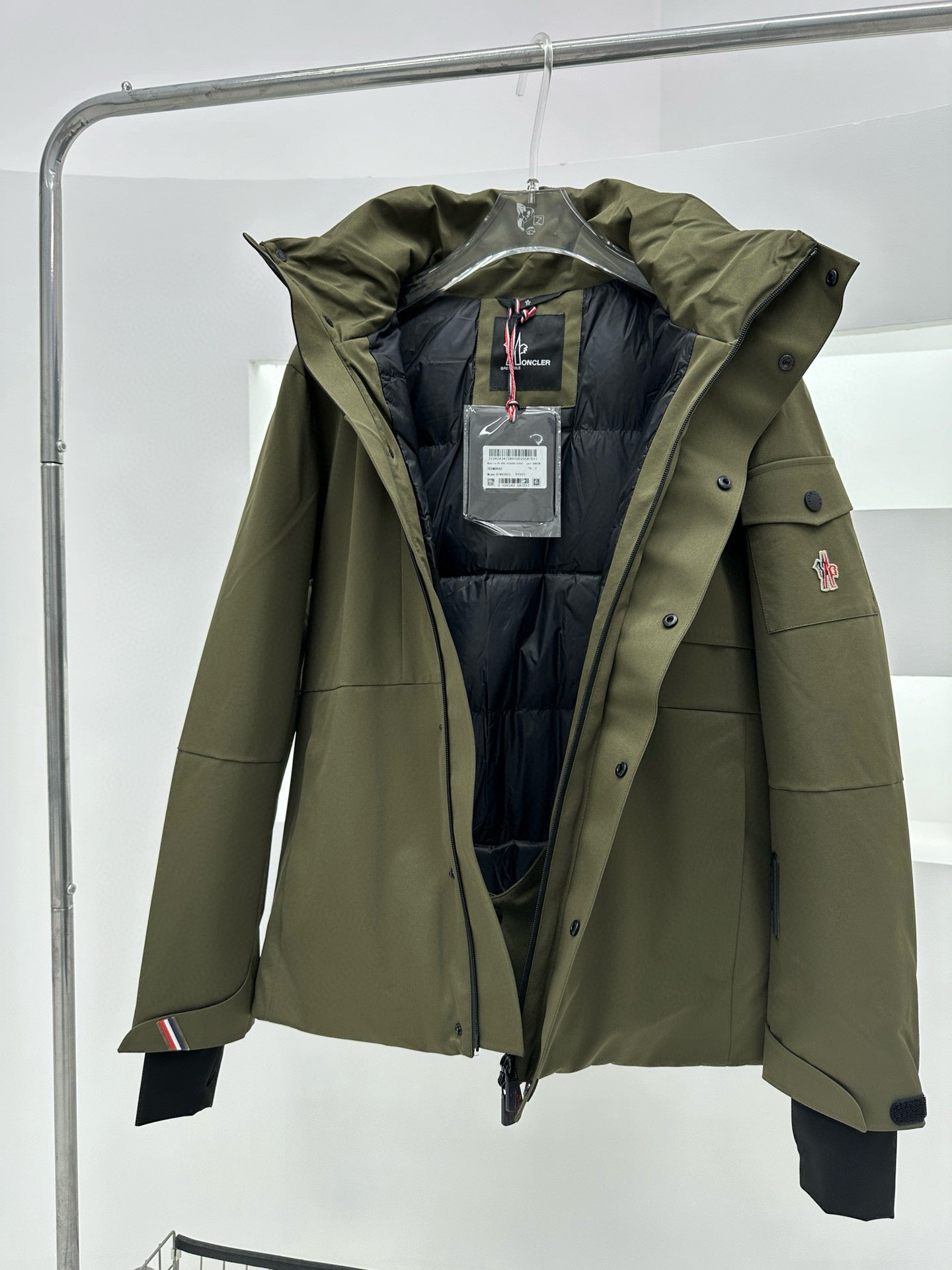 MNC Windbreaker