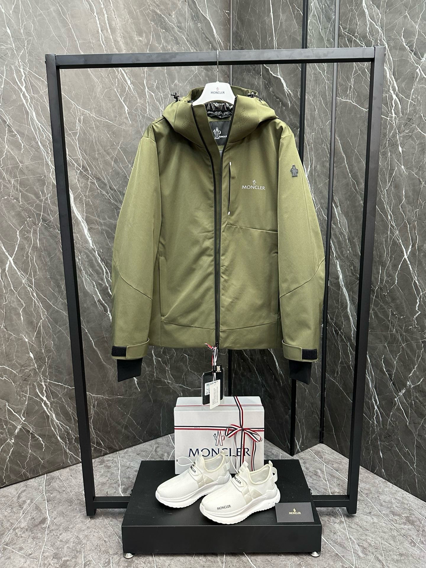 MNC Windbreaker