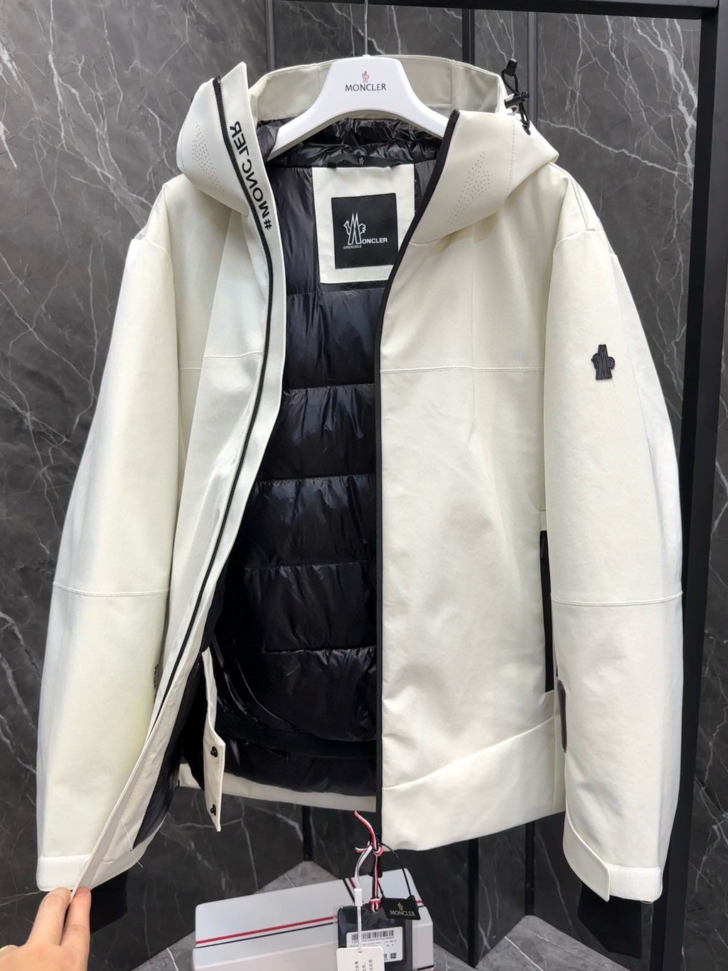 MNC Windbreaker