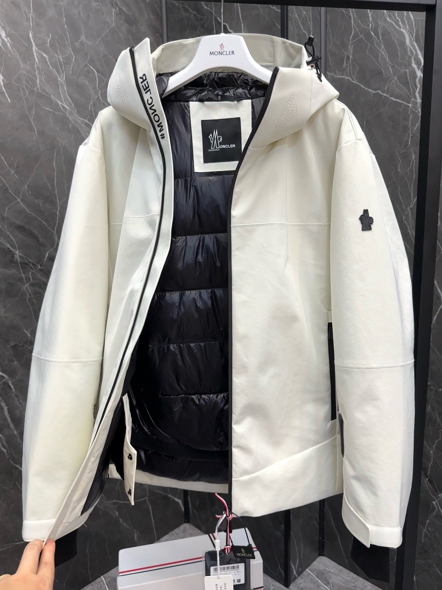 MNC Windbreaker