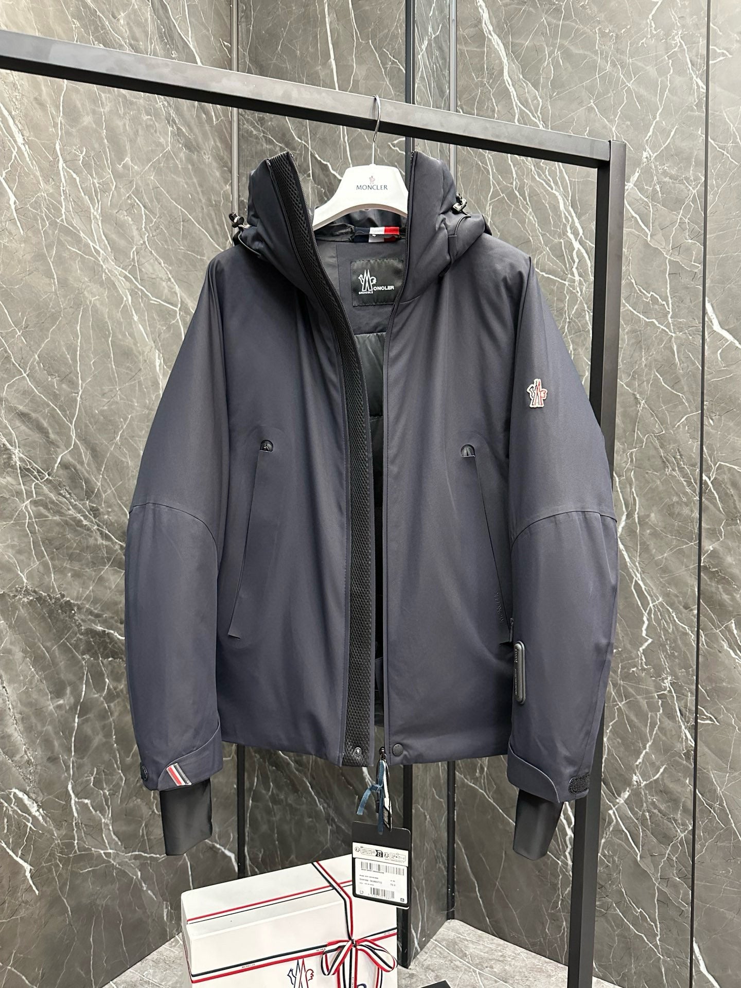 MNC Windbreaker