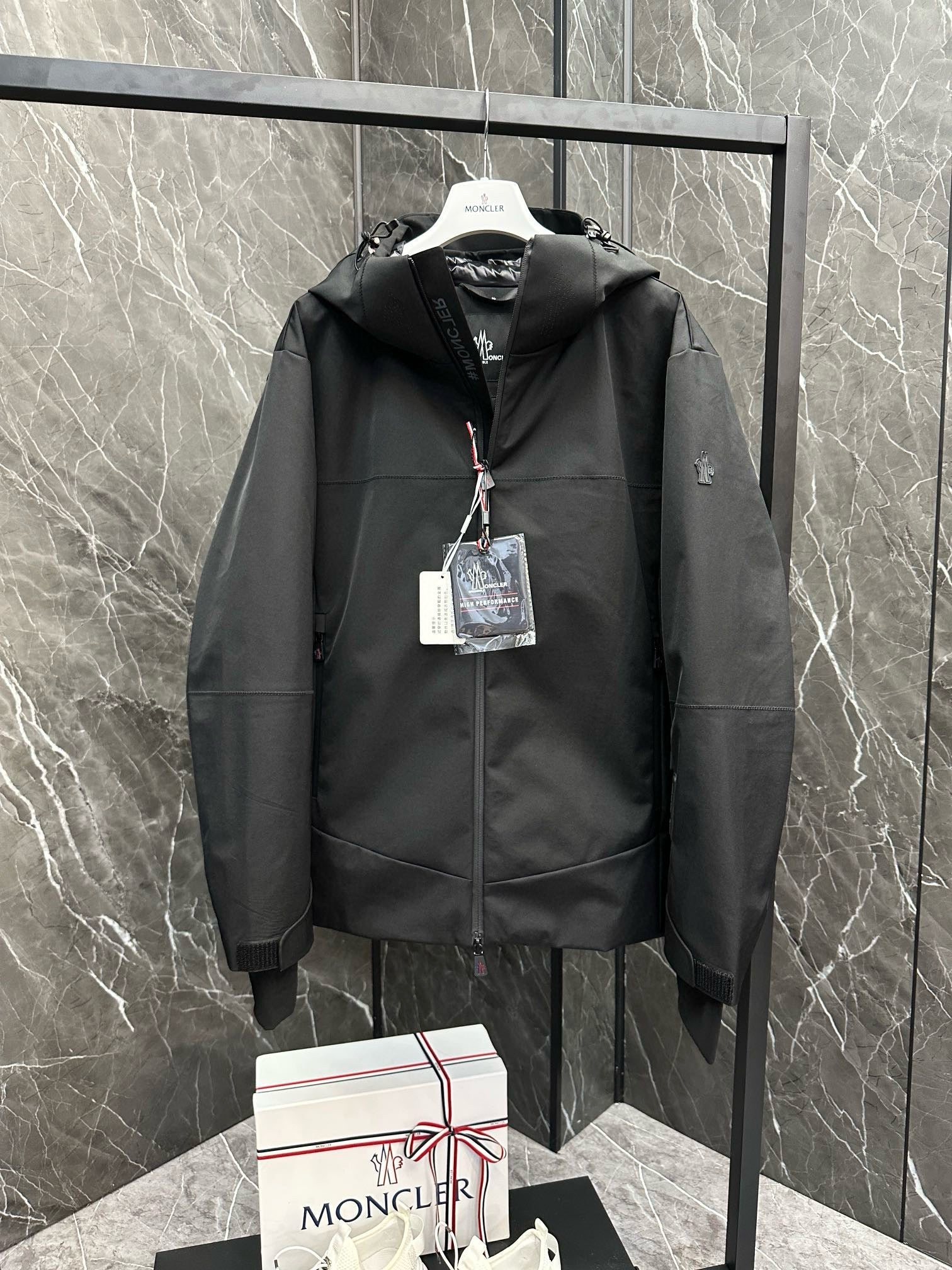 MNC Windbreaker