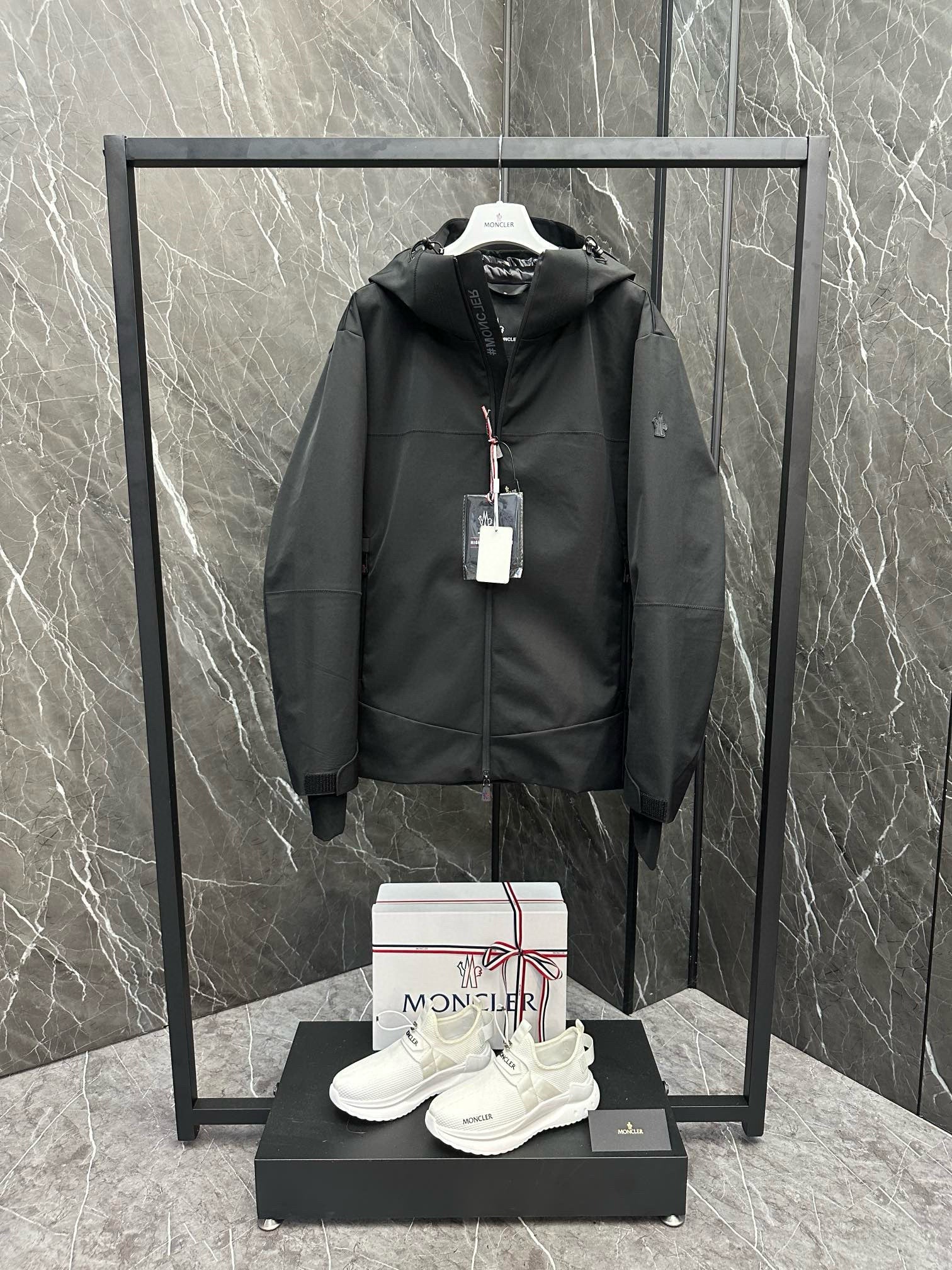 MNC Windbreaker