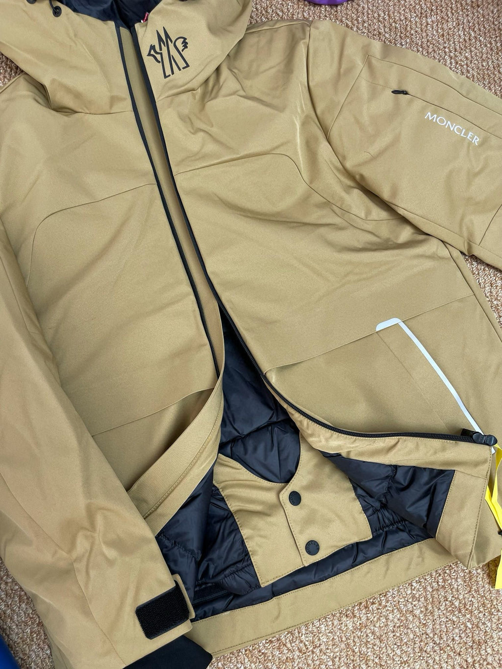 MNC Windbreaker