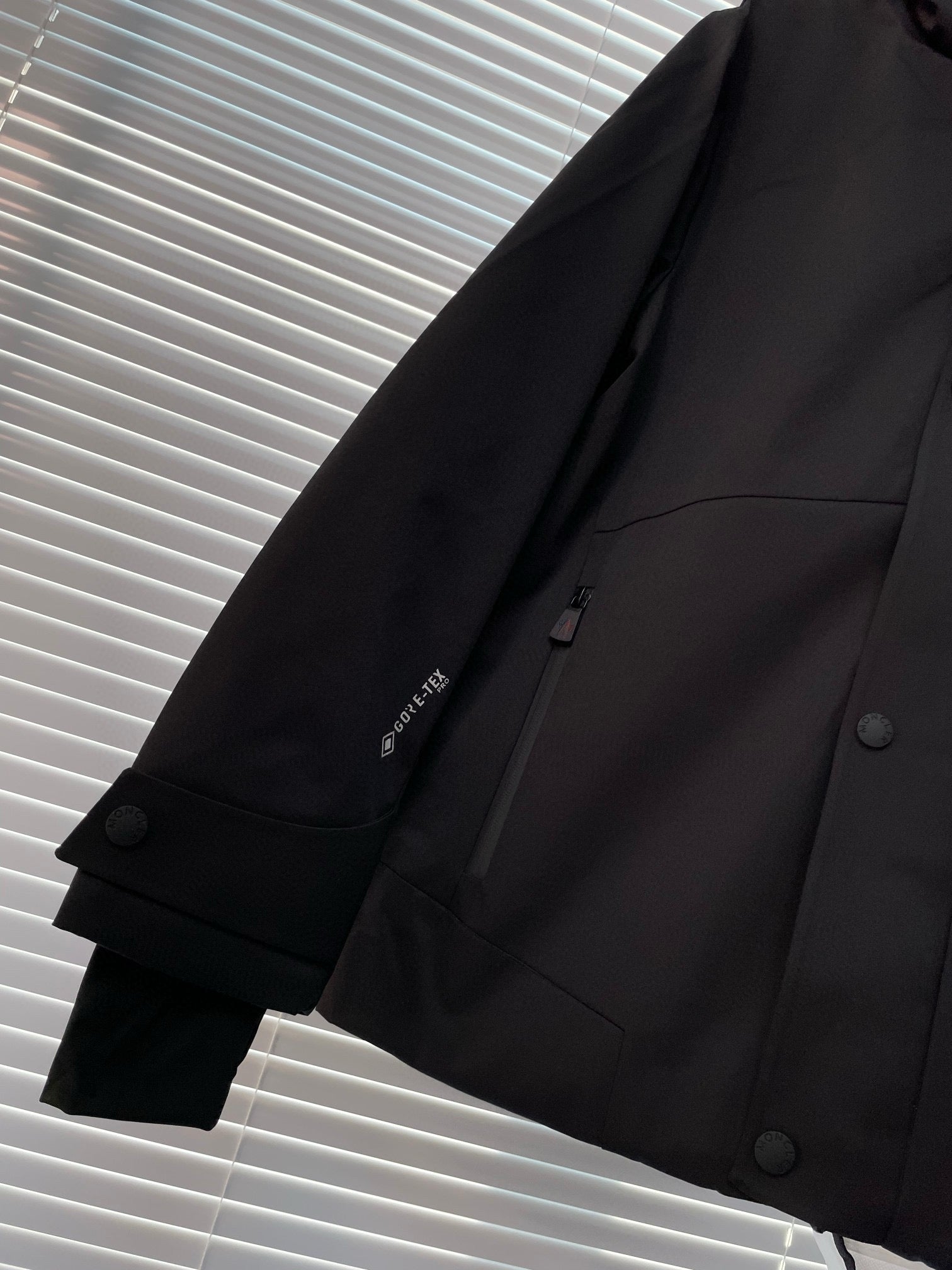 MNC Windbreaker