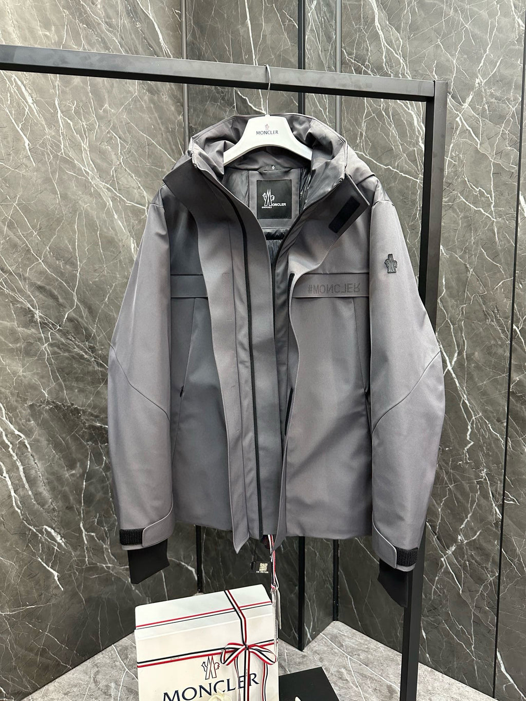 MNC Windbreaker