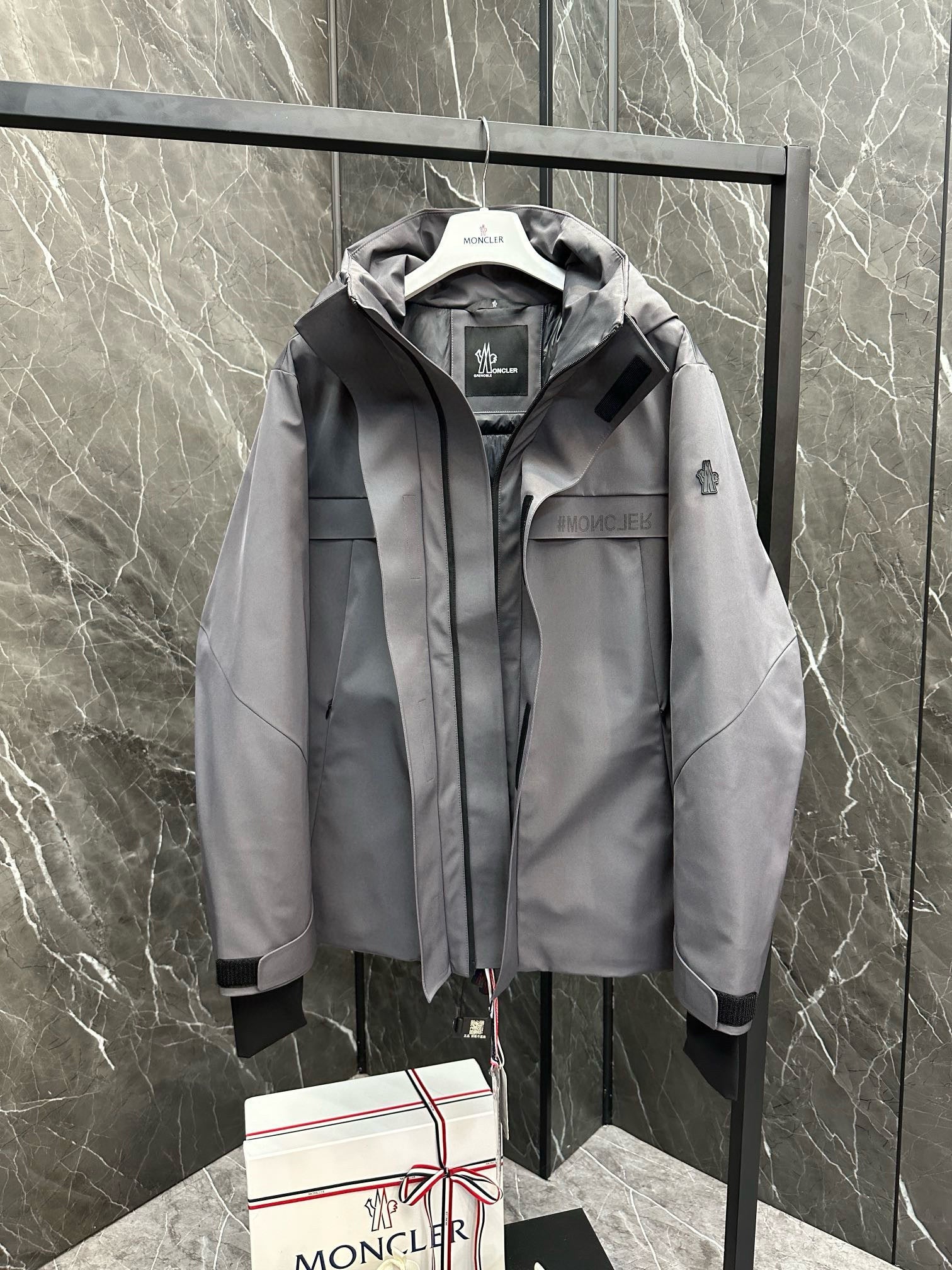 MNC Windbreaker