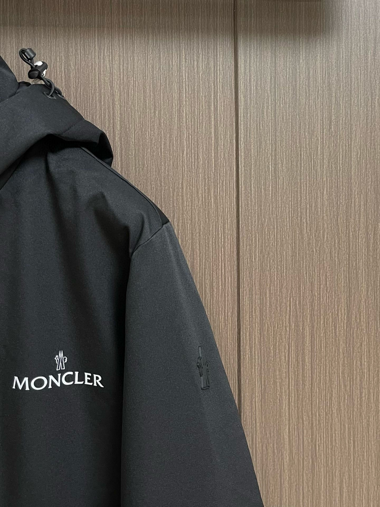 MNC Windbreaker
