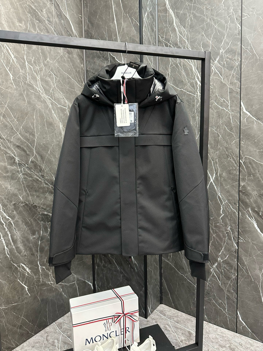 MNC Windbreaker