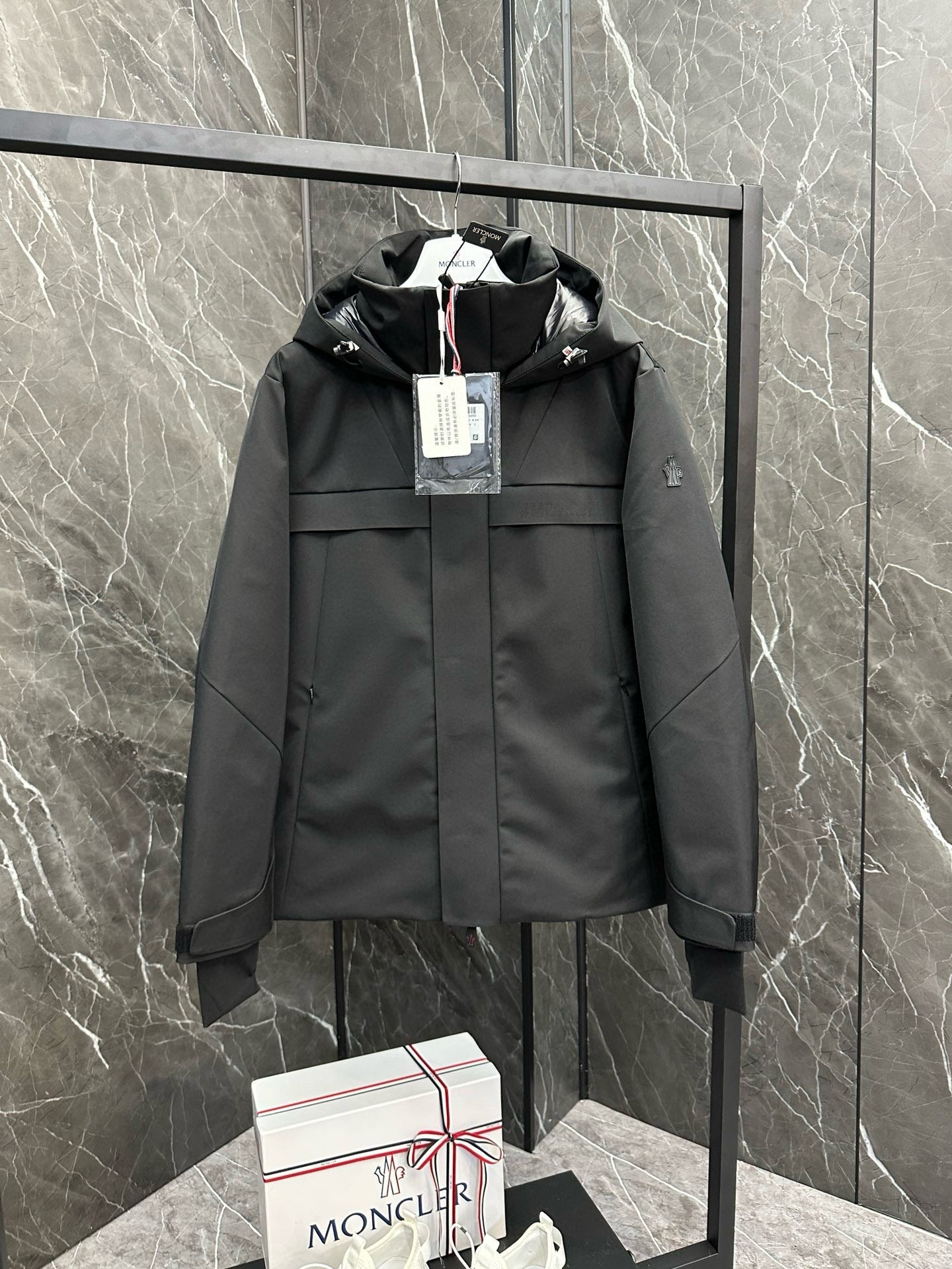 MNC Windbreaker