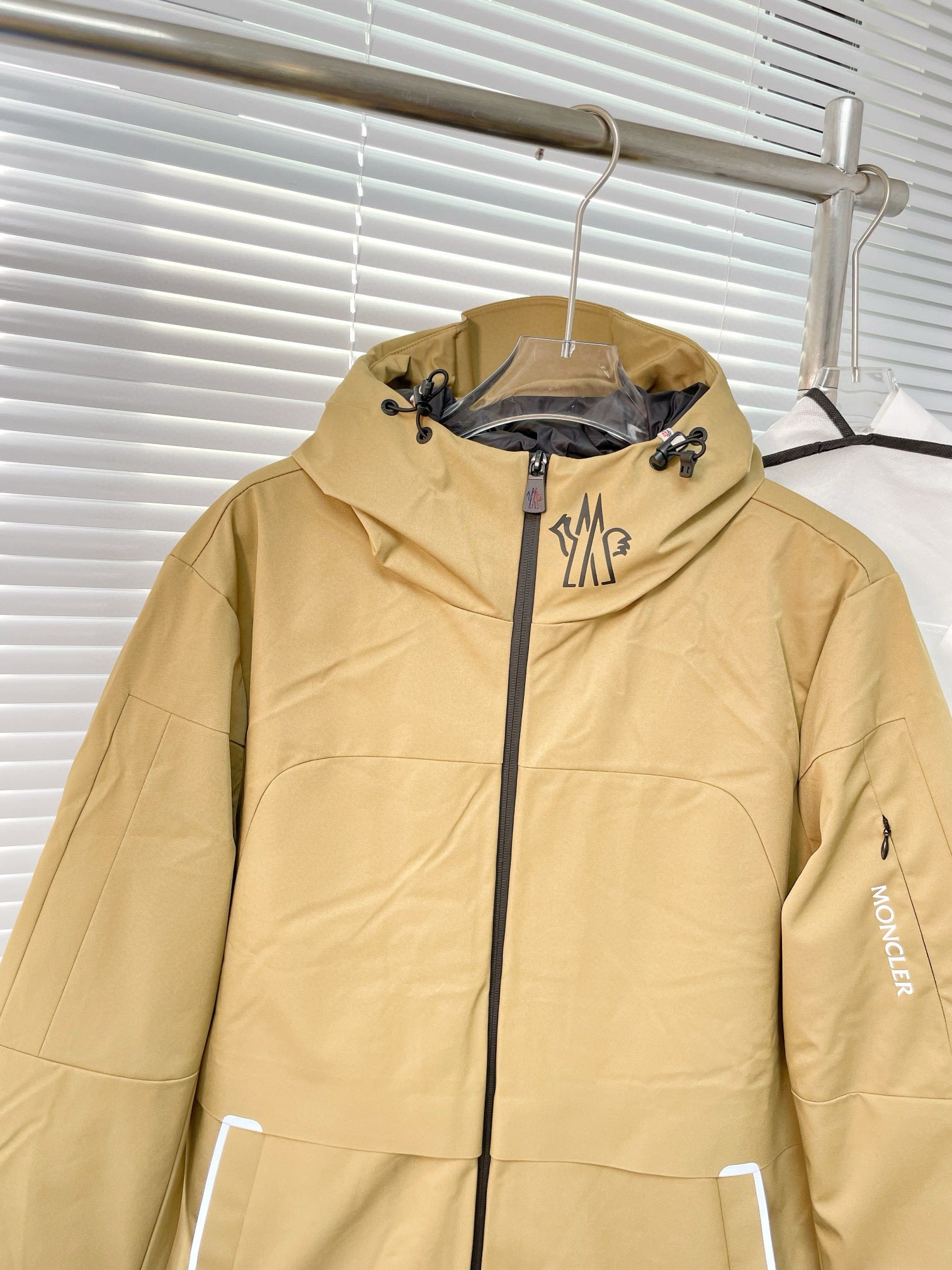 MNC Windbreaker