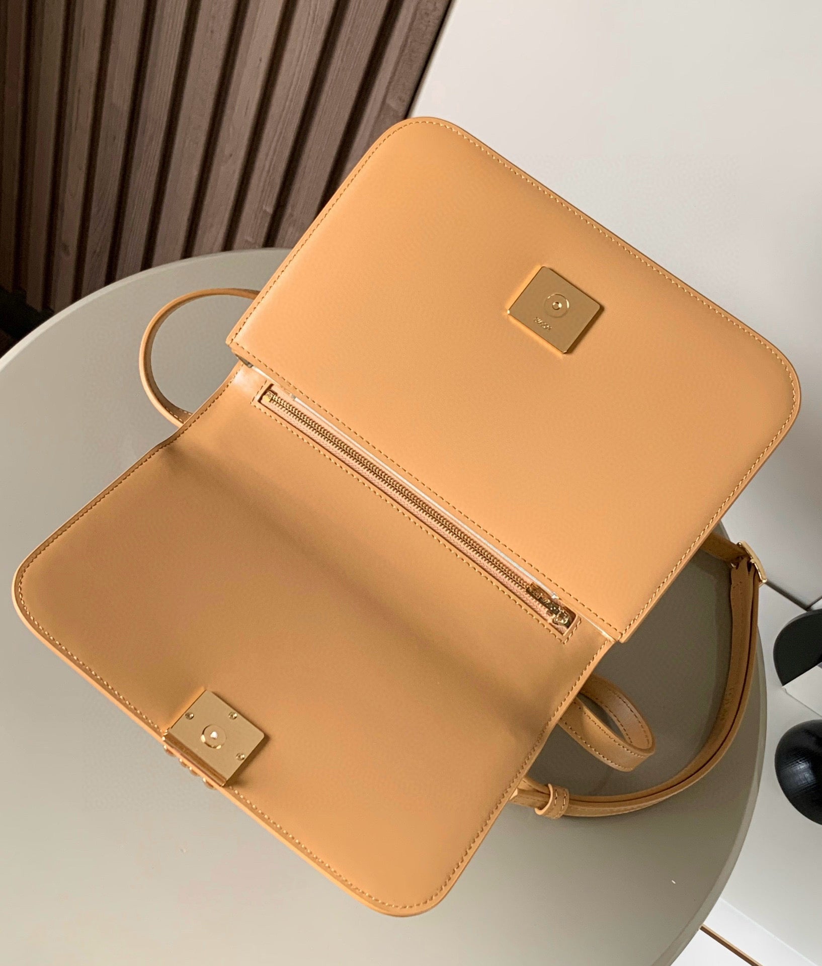 LW Goya Leather