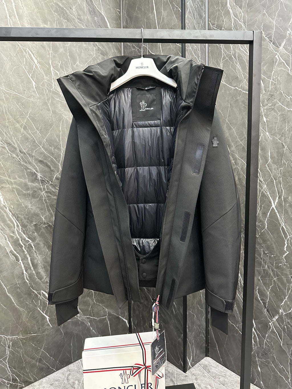 MNC Windbreaker