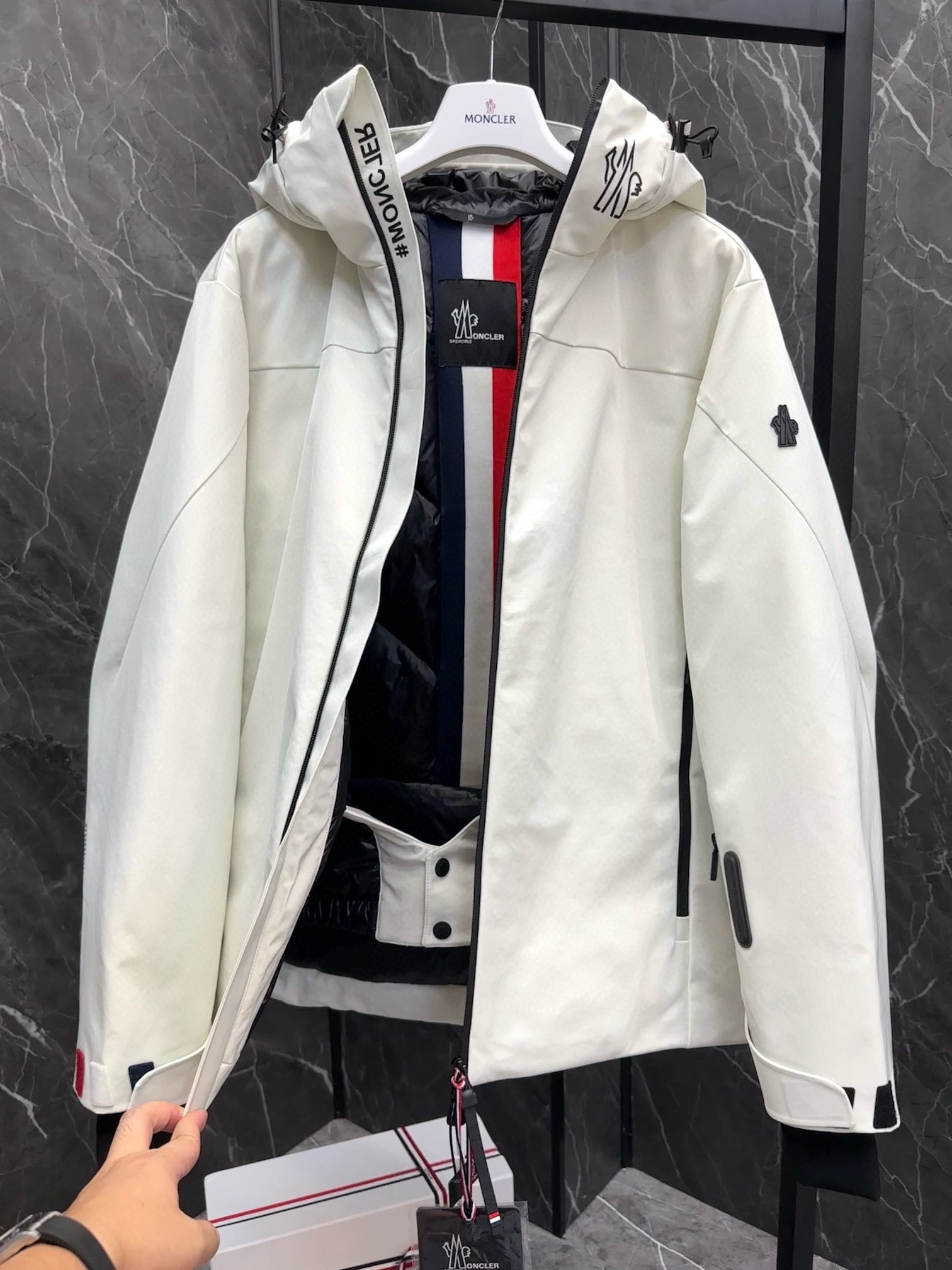 MNC Windbreaker