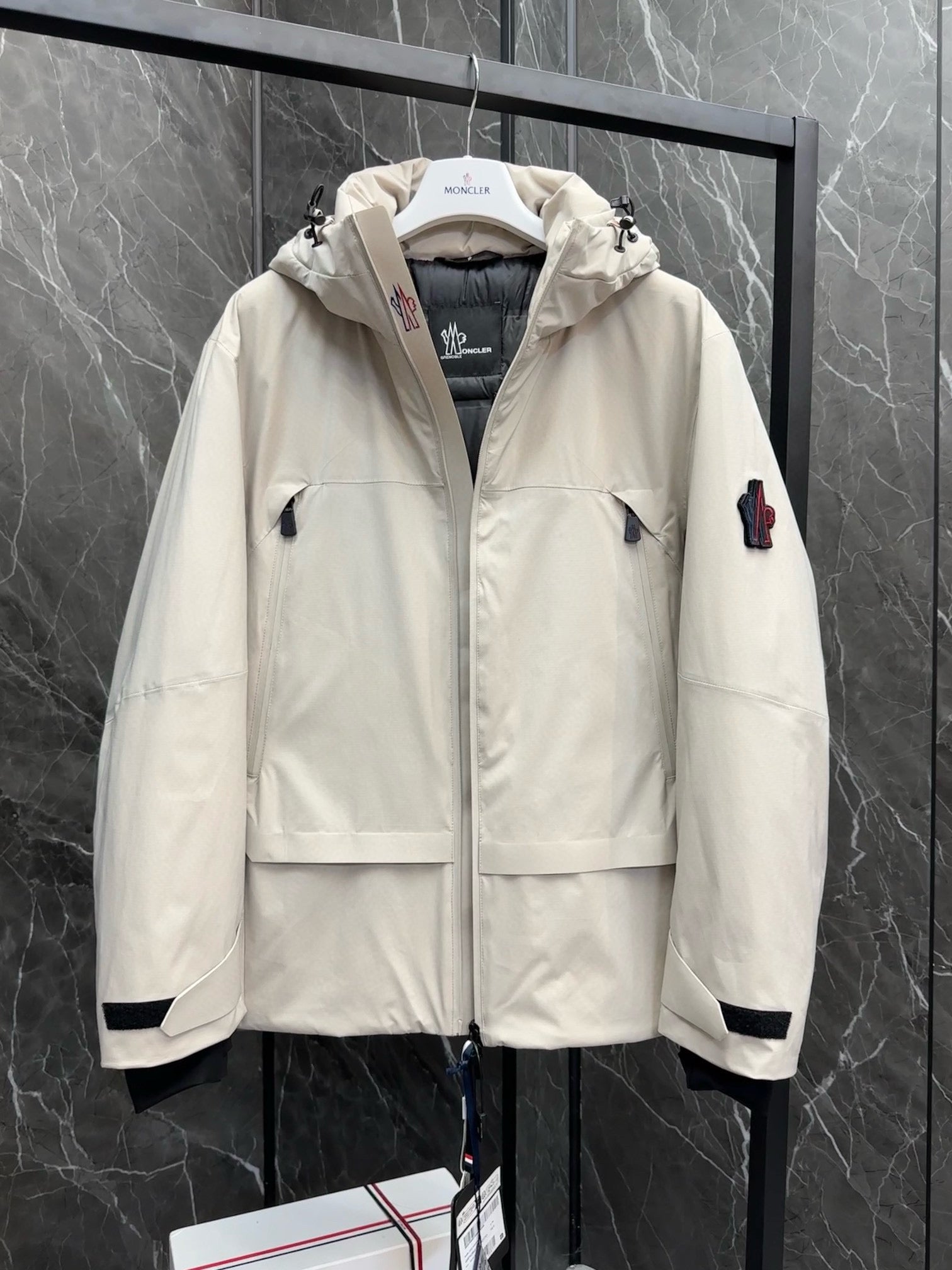 MNC Windbreaker