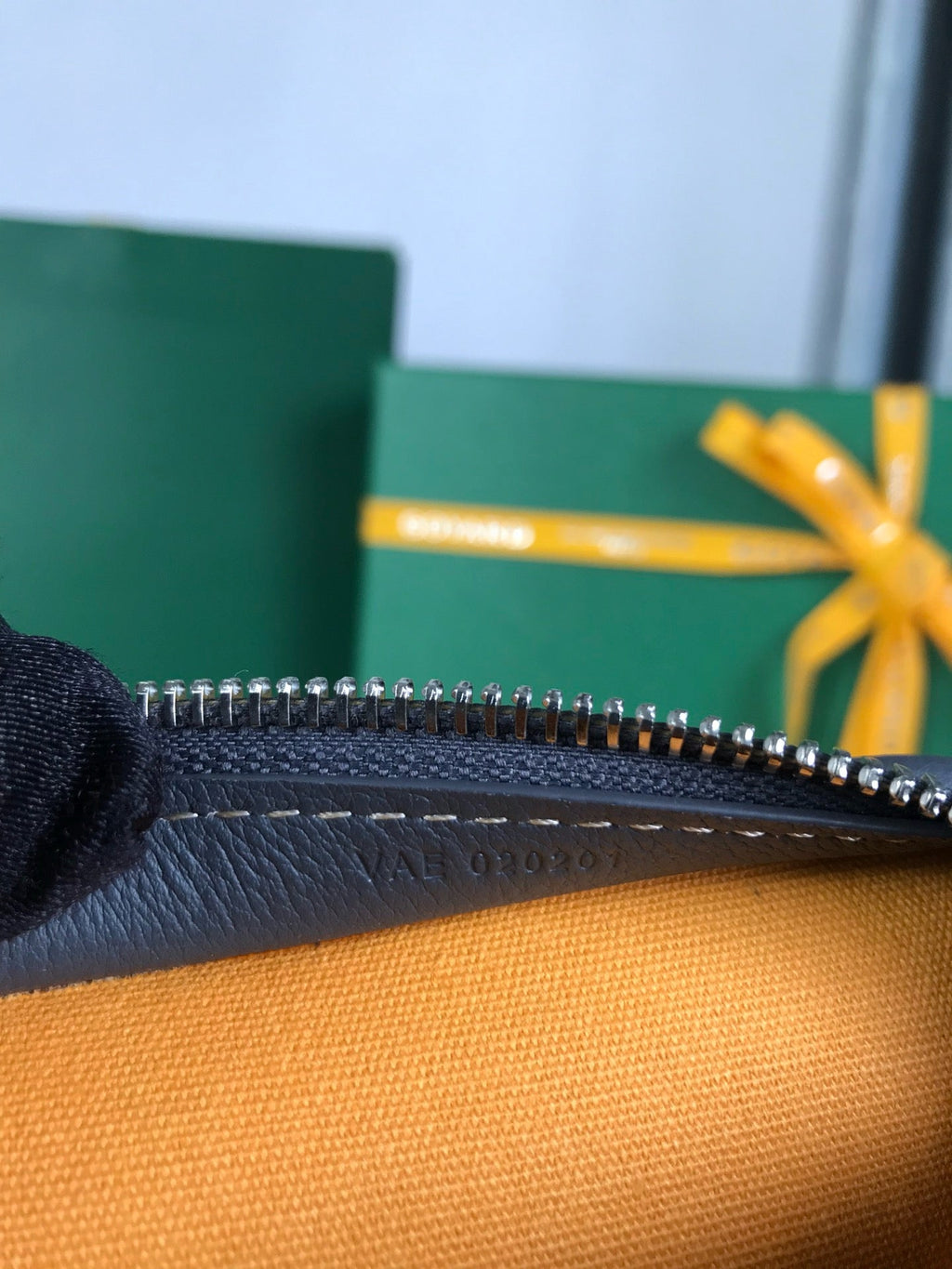 GYD Jouvence Toiletry Bag