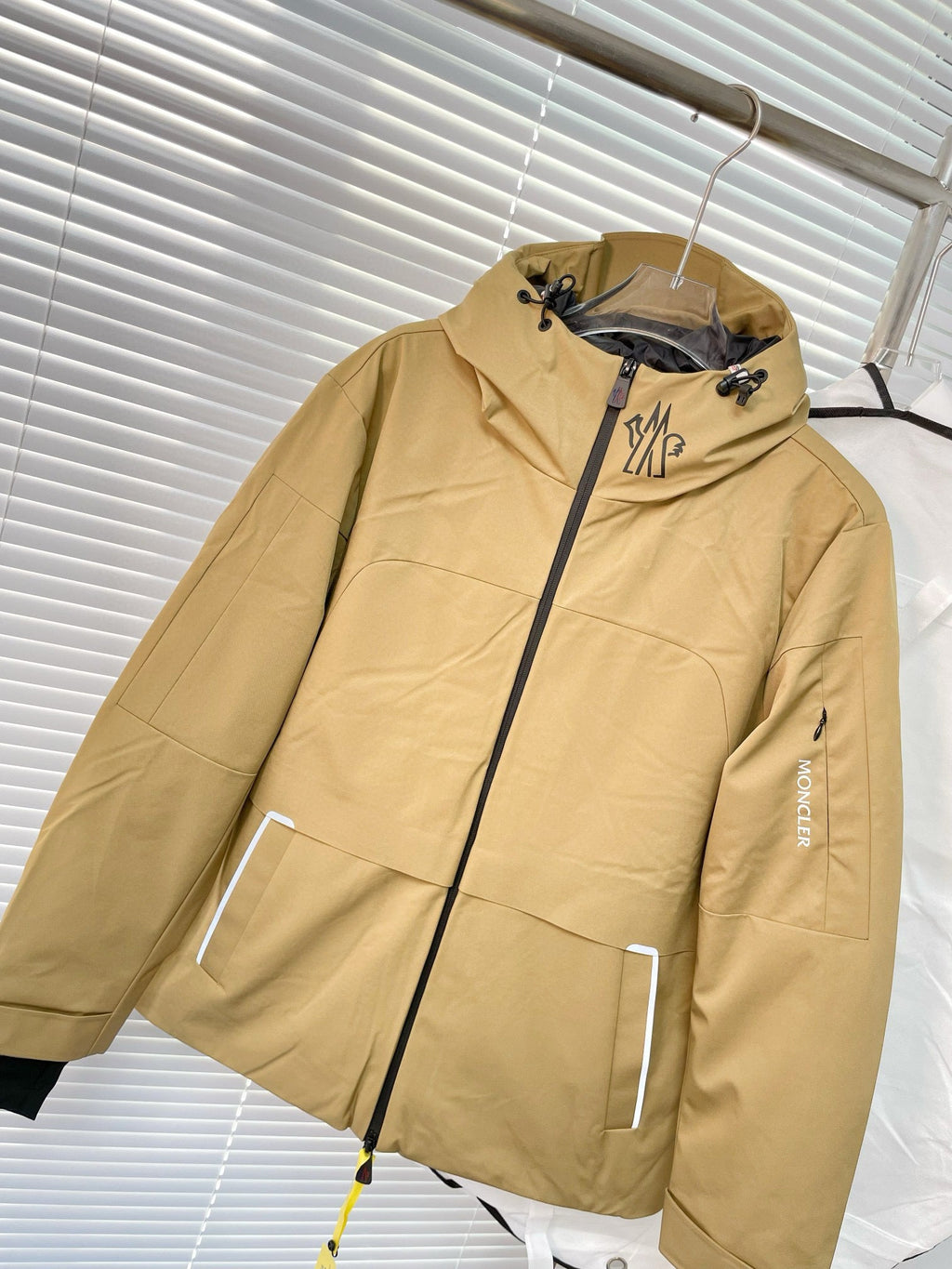 MNC Windbreaker