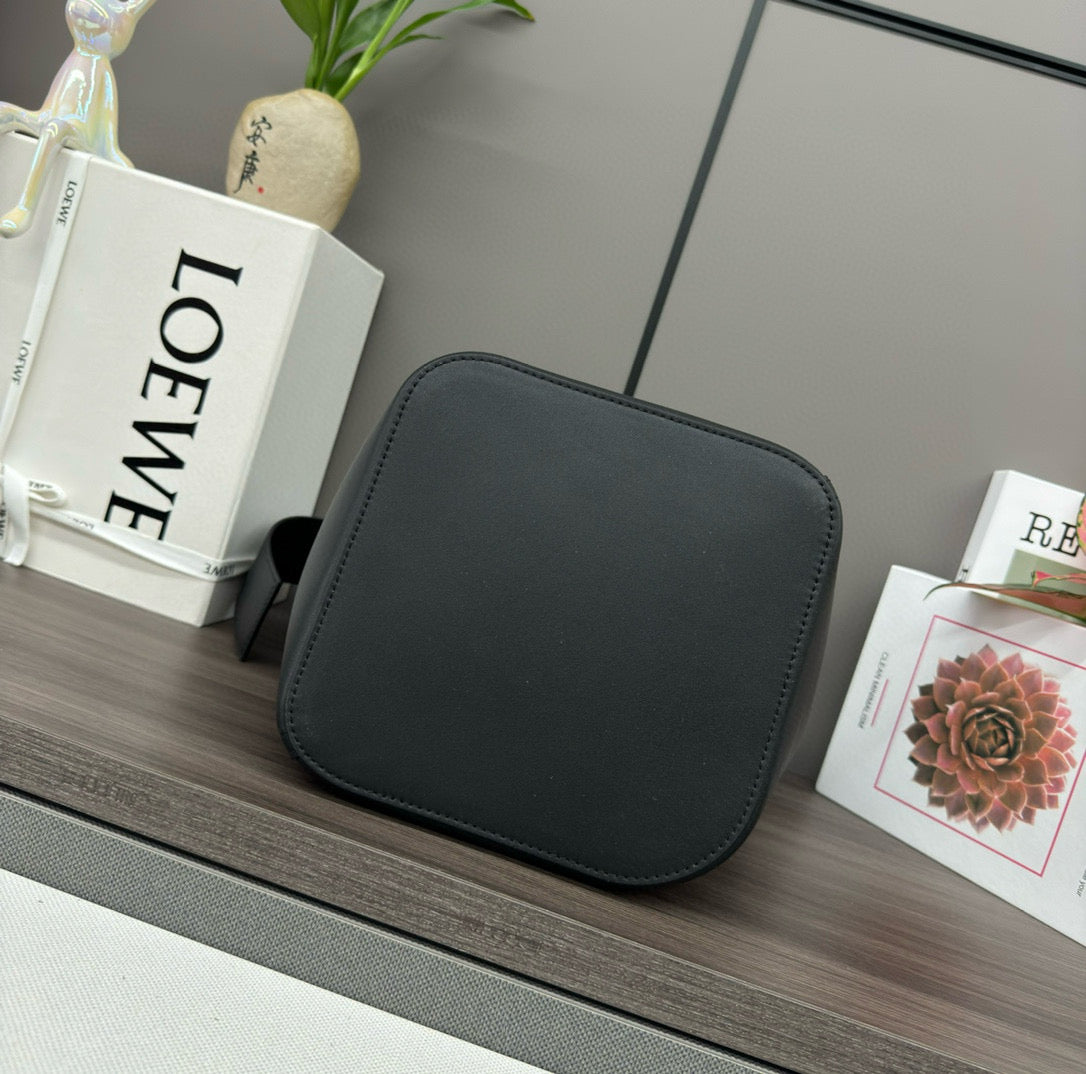 LW Pebble Bucket