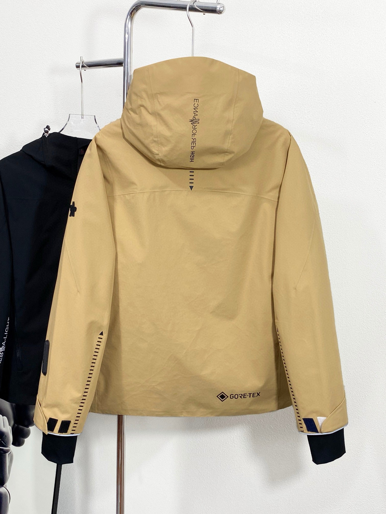 MNC Windbreaker