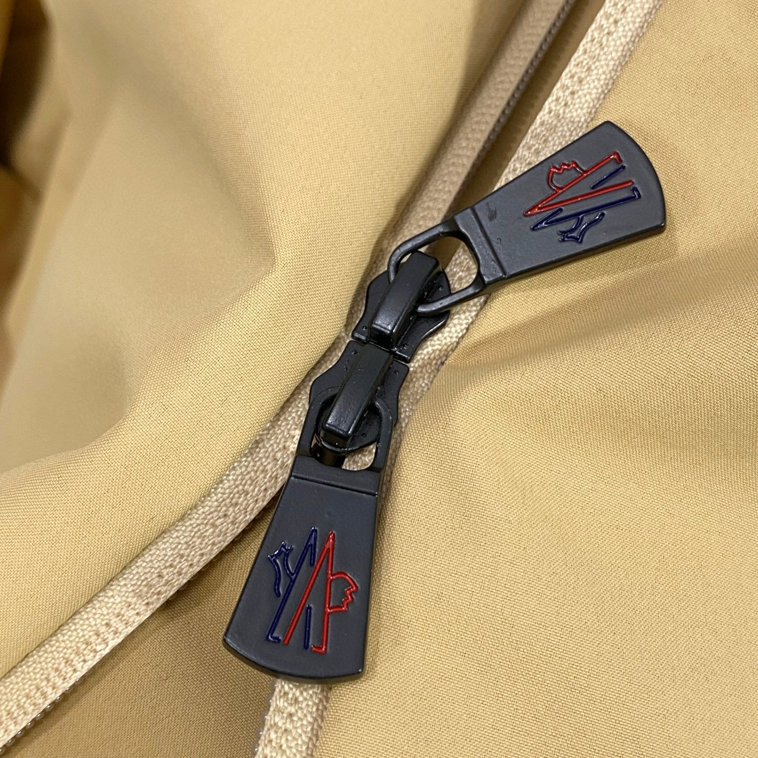 MNC Windbreaker