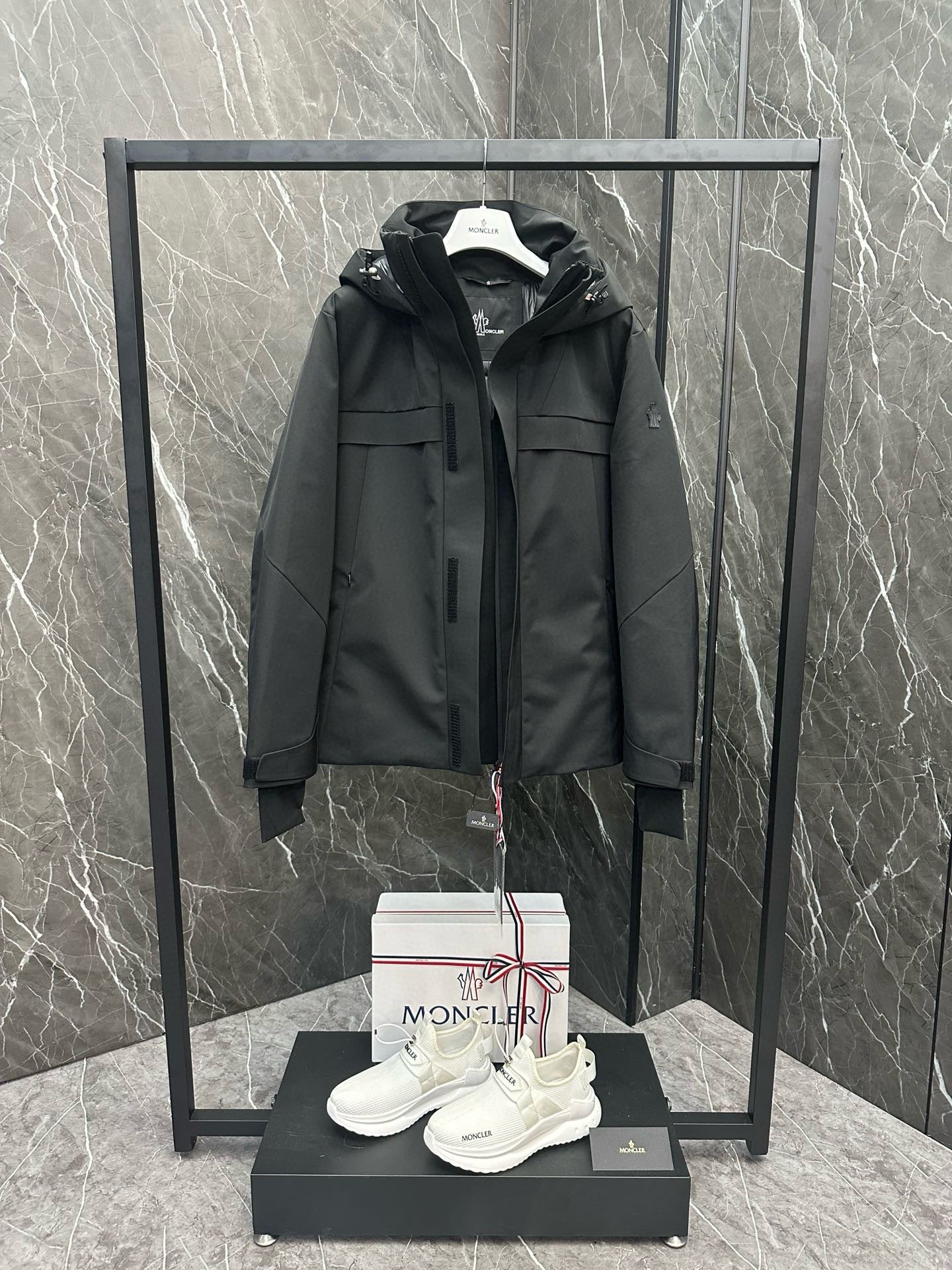 MNC Windbreaker