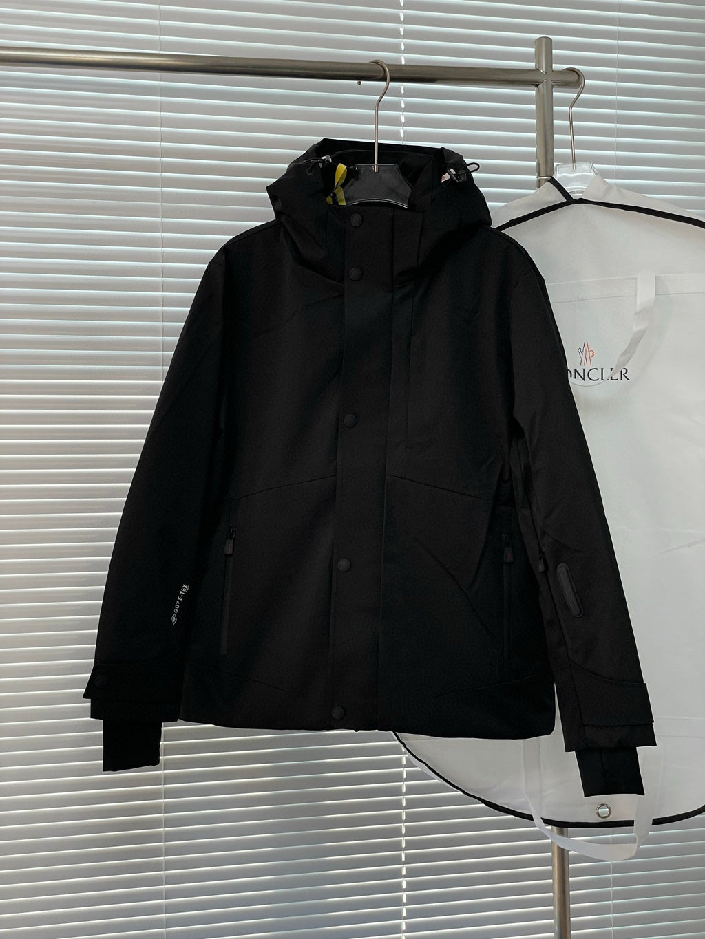 MNC Windbreaker