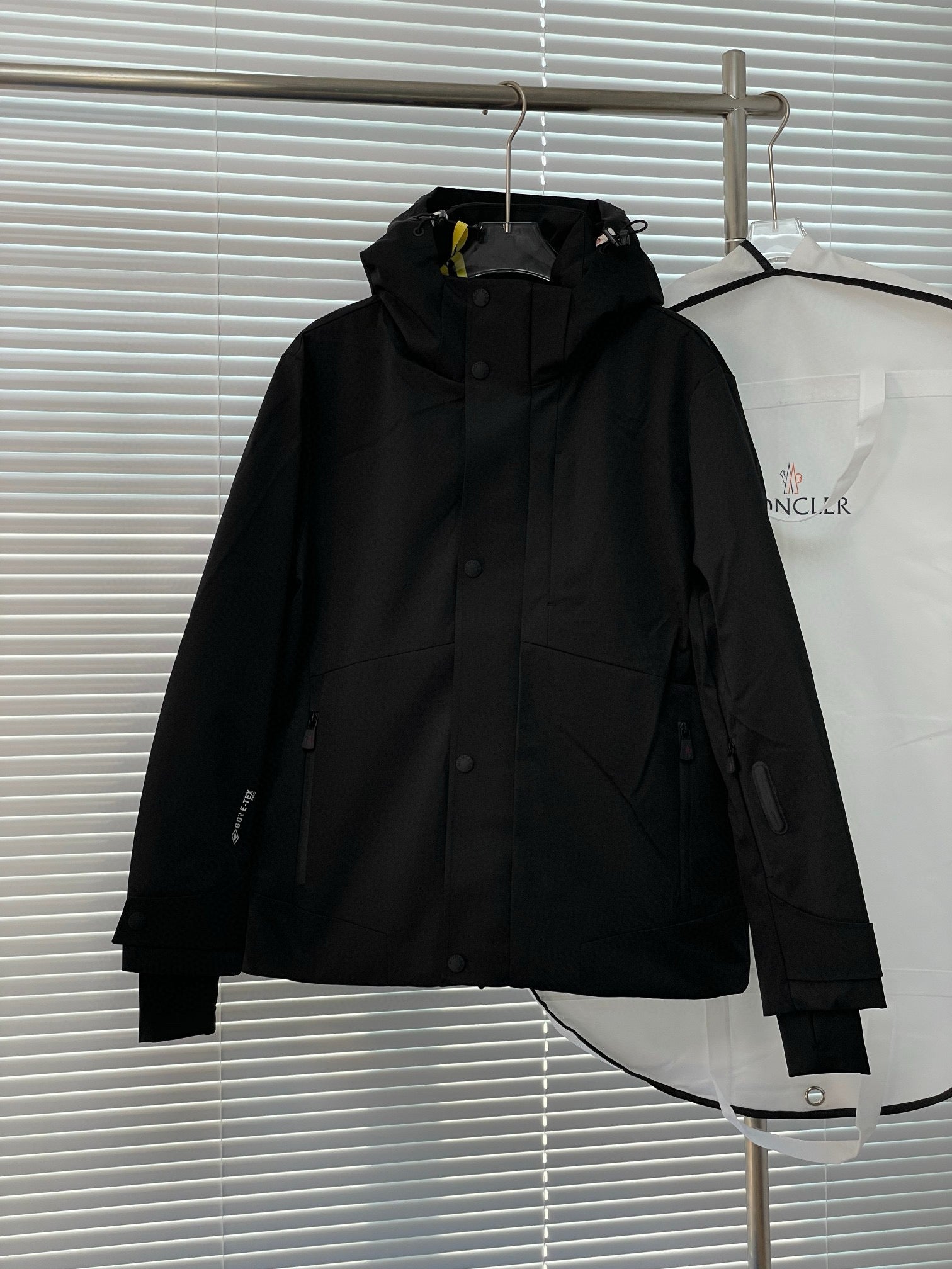 MNC Windbreaker