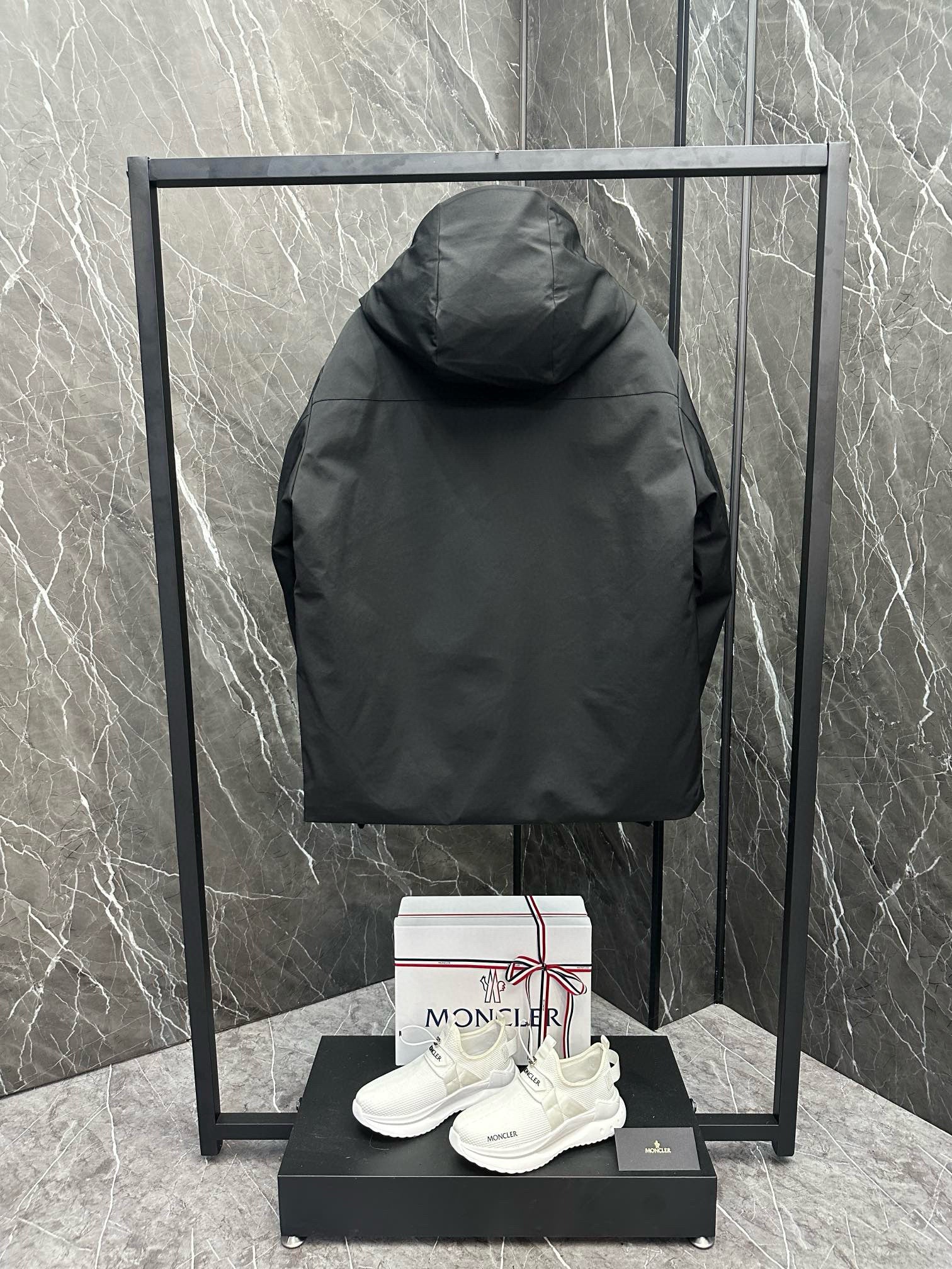 MNC Windbreaker