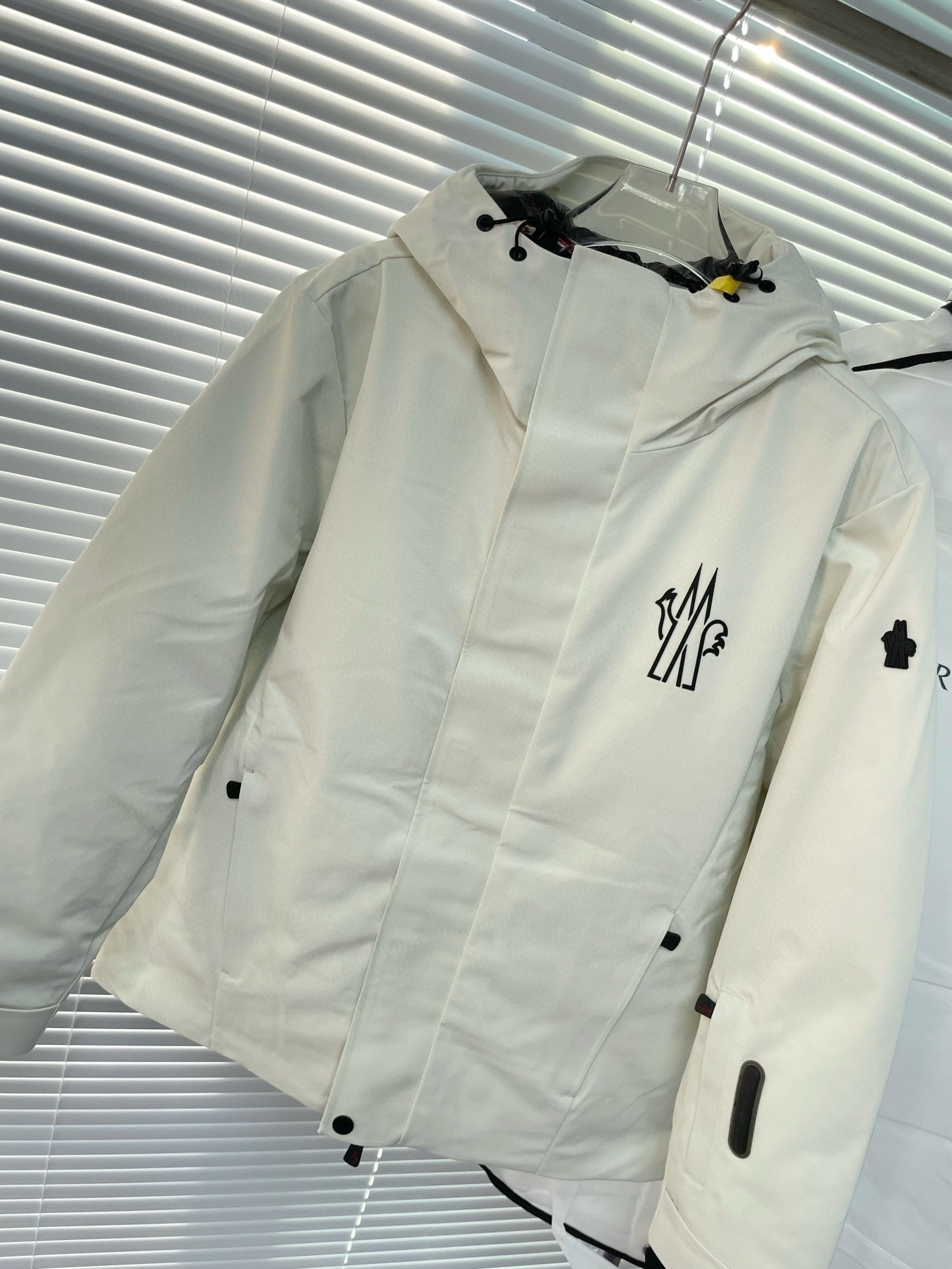 MNC Windbreaker