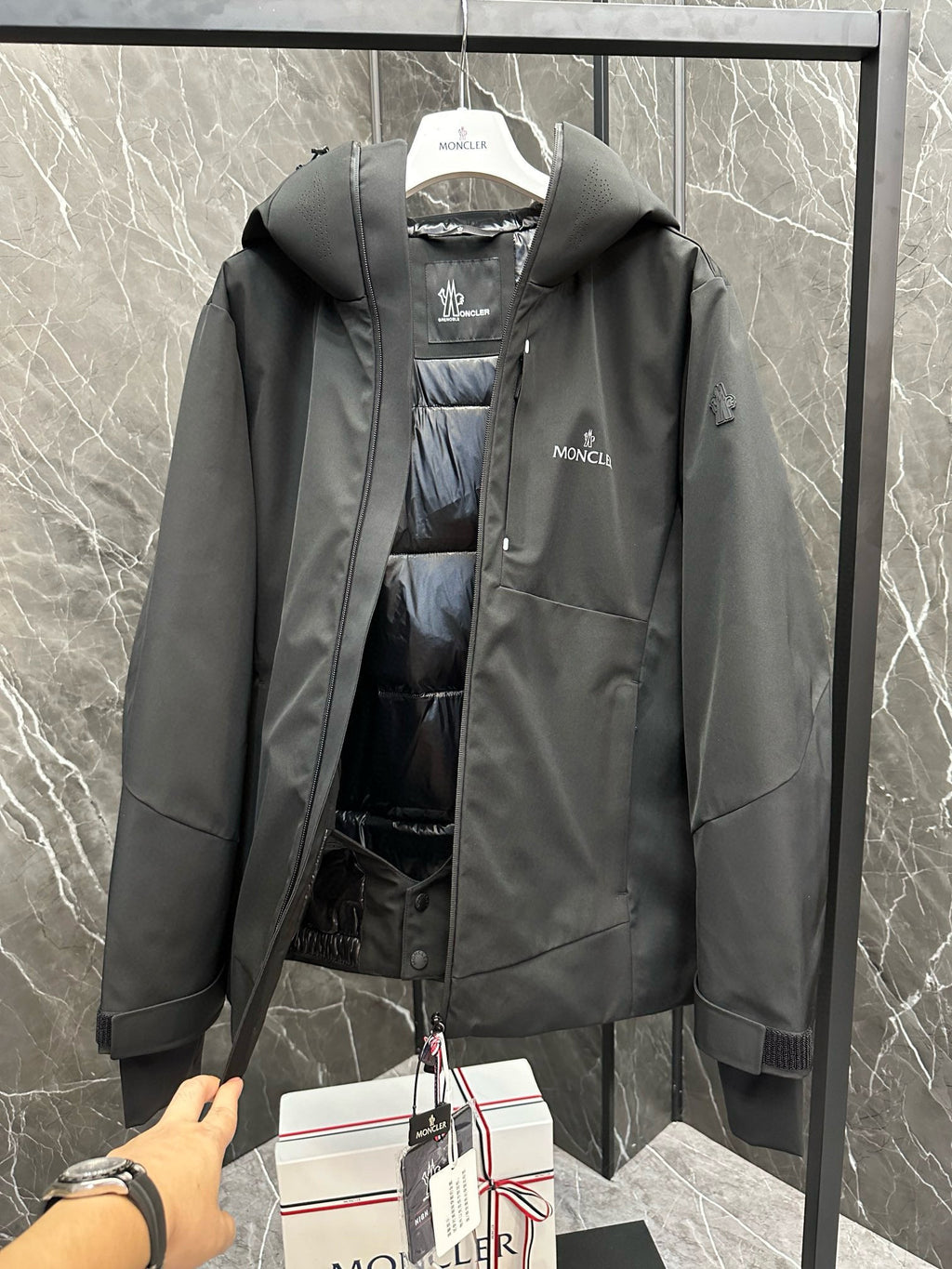 MNC Windbreaker